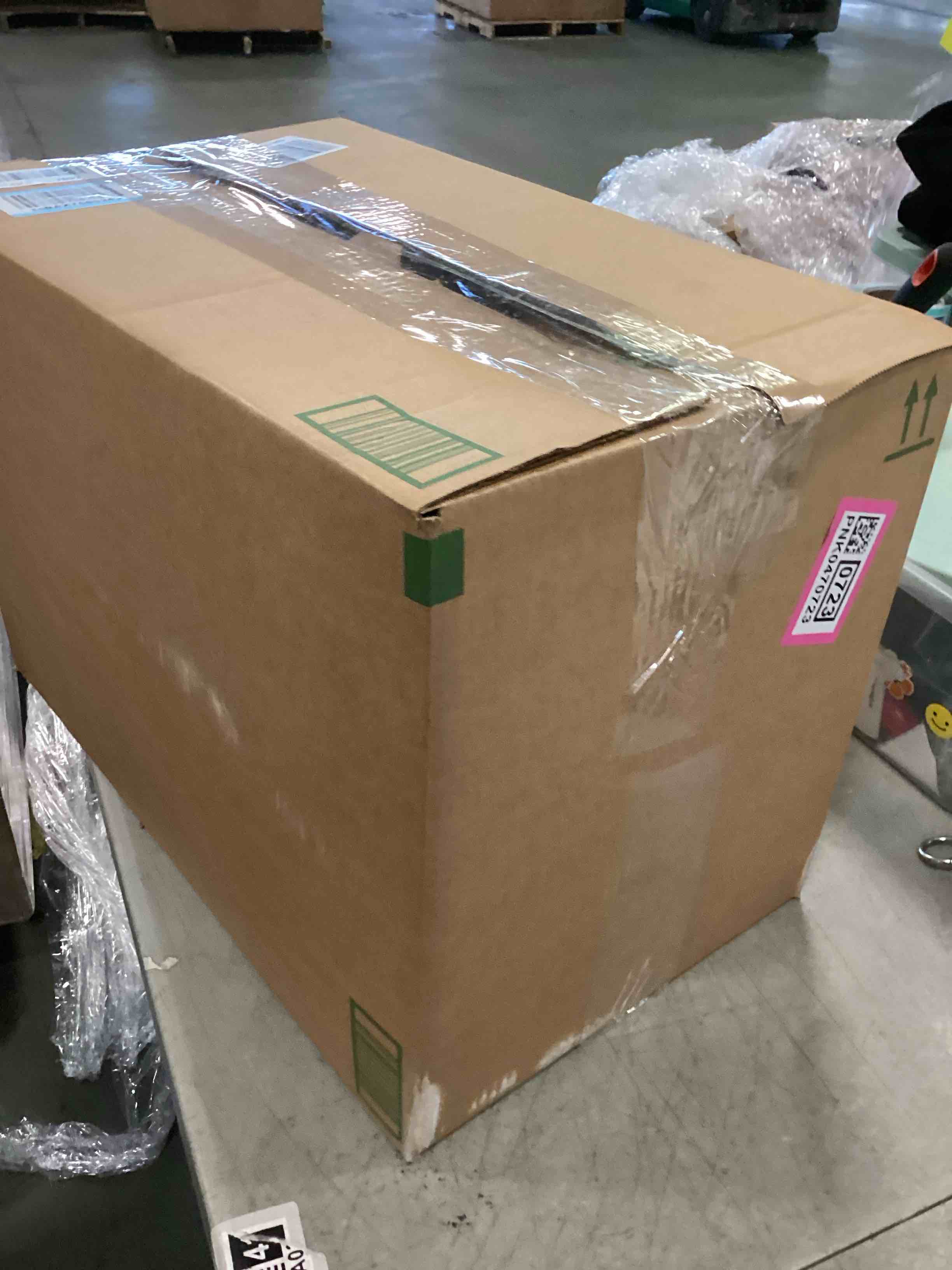 https://s3.amazonaws.com/lotting-images-prod/bidfta/PNK0470723_1729773724811.jpeg