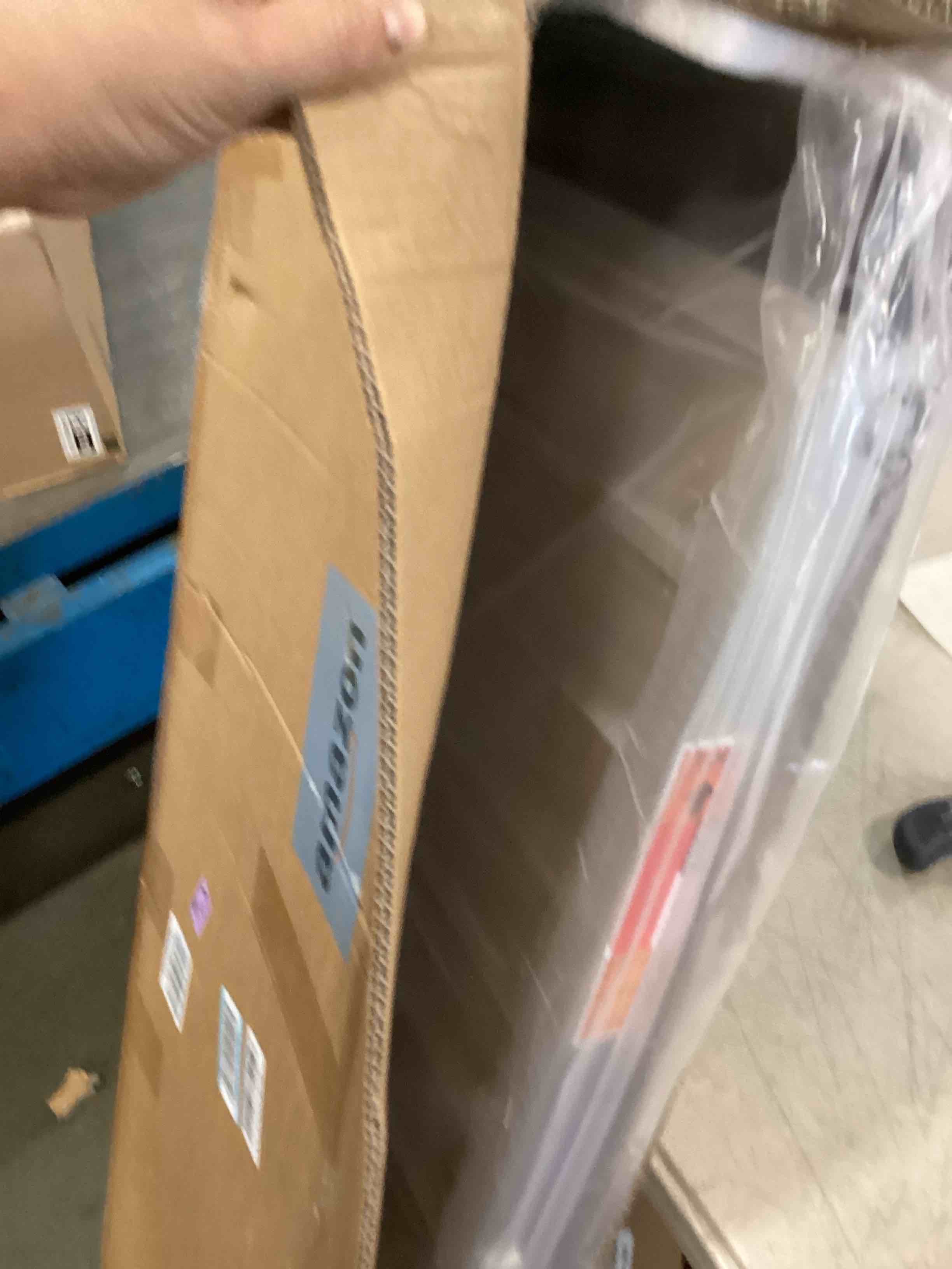 https://s3.amazonaws.com/lotting-images-prod/bidfta/PNK0470780_1729708244962.jpeg