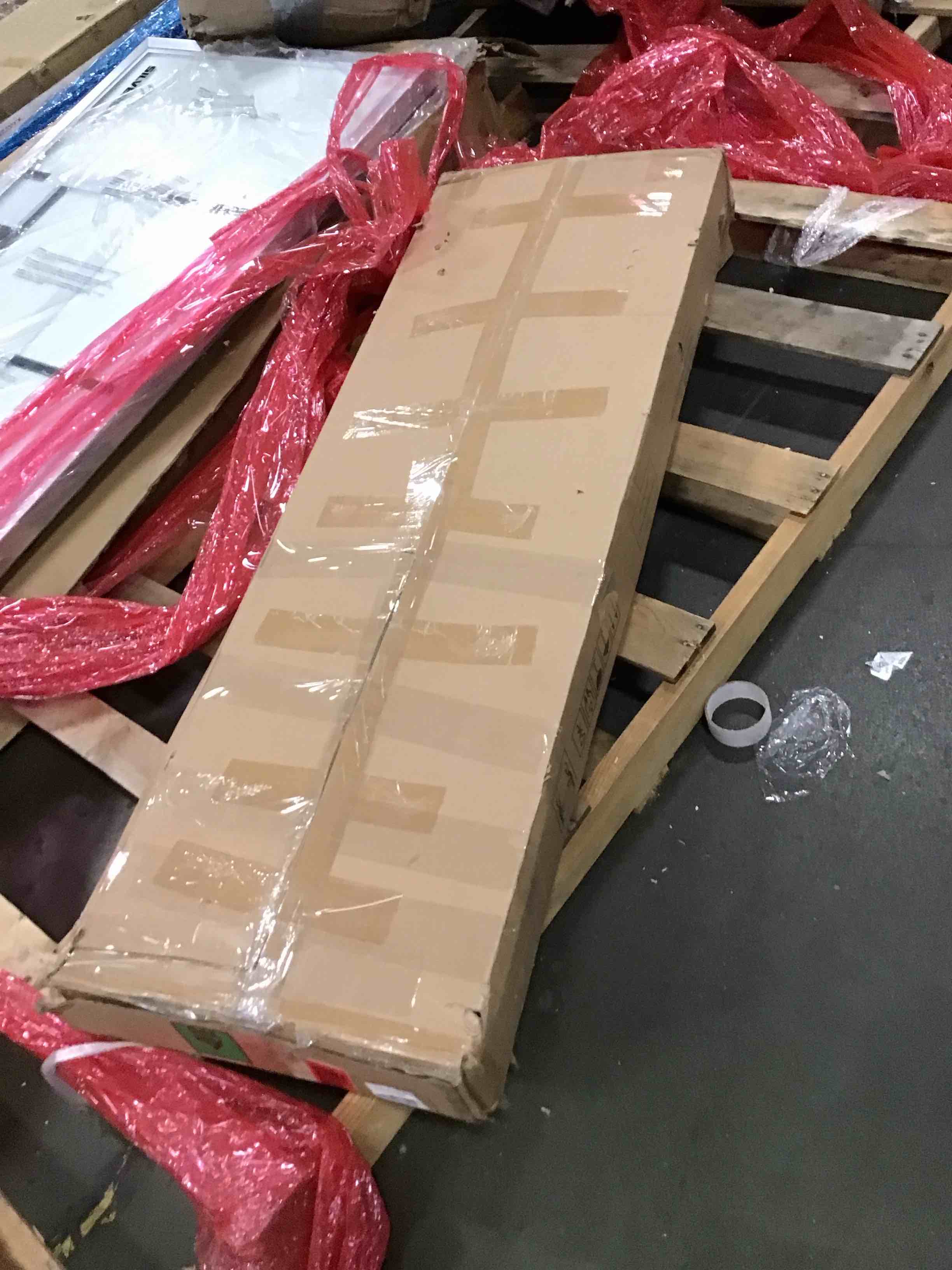 https://s3.amazonaws.com/lotting-images-prod/bidfta/PNK0472528_1730925849116.jpeg