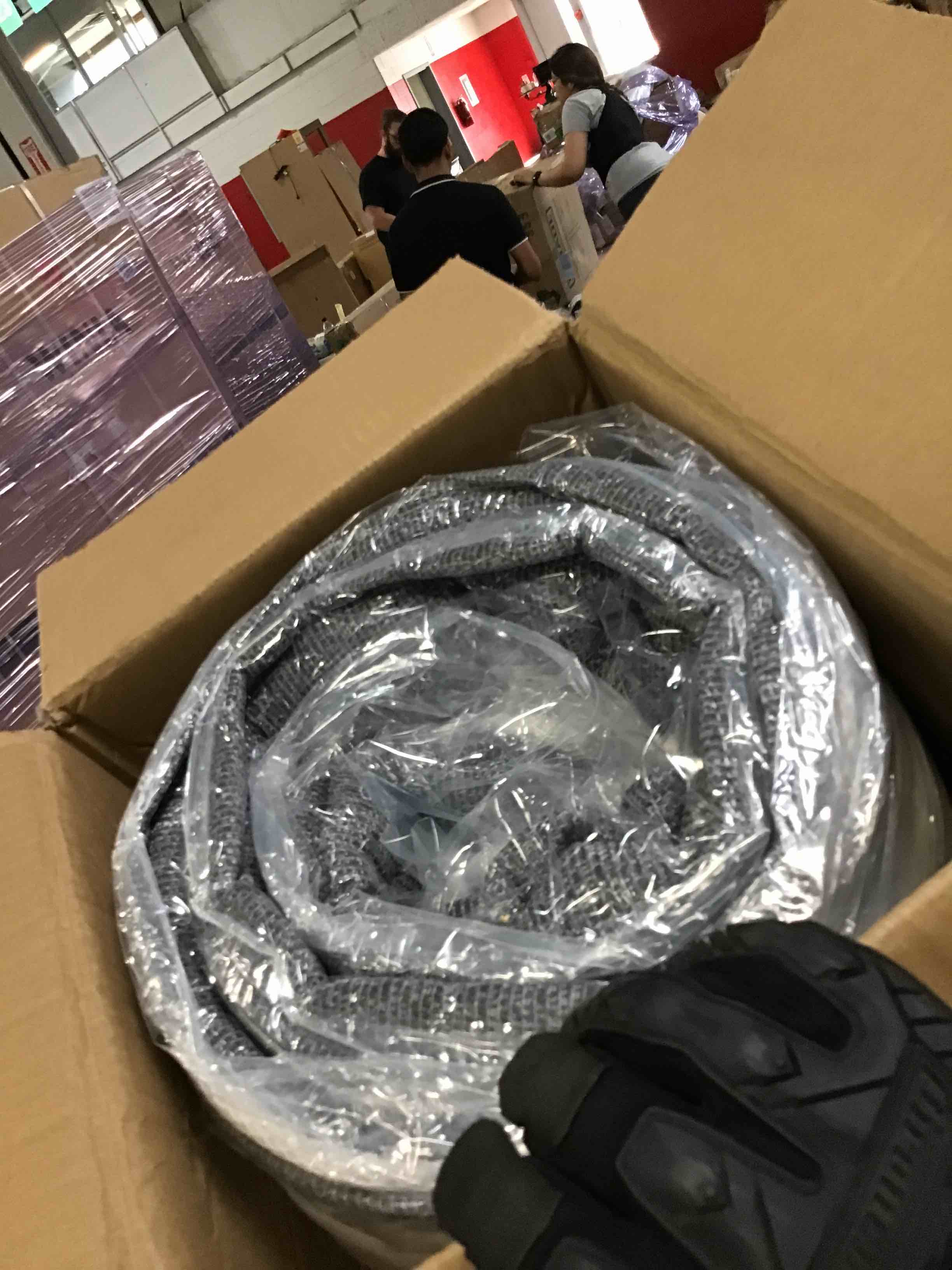 https://s3.amazonaws.com/lotting-images-prod/bidfta/PNK0473164_1730227027702.jpeg