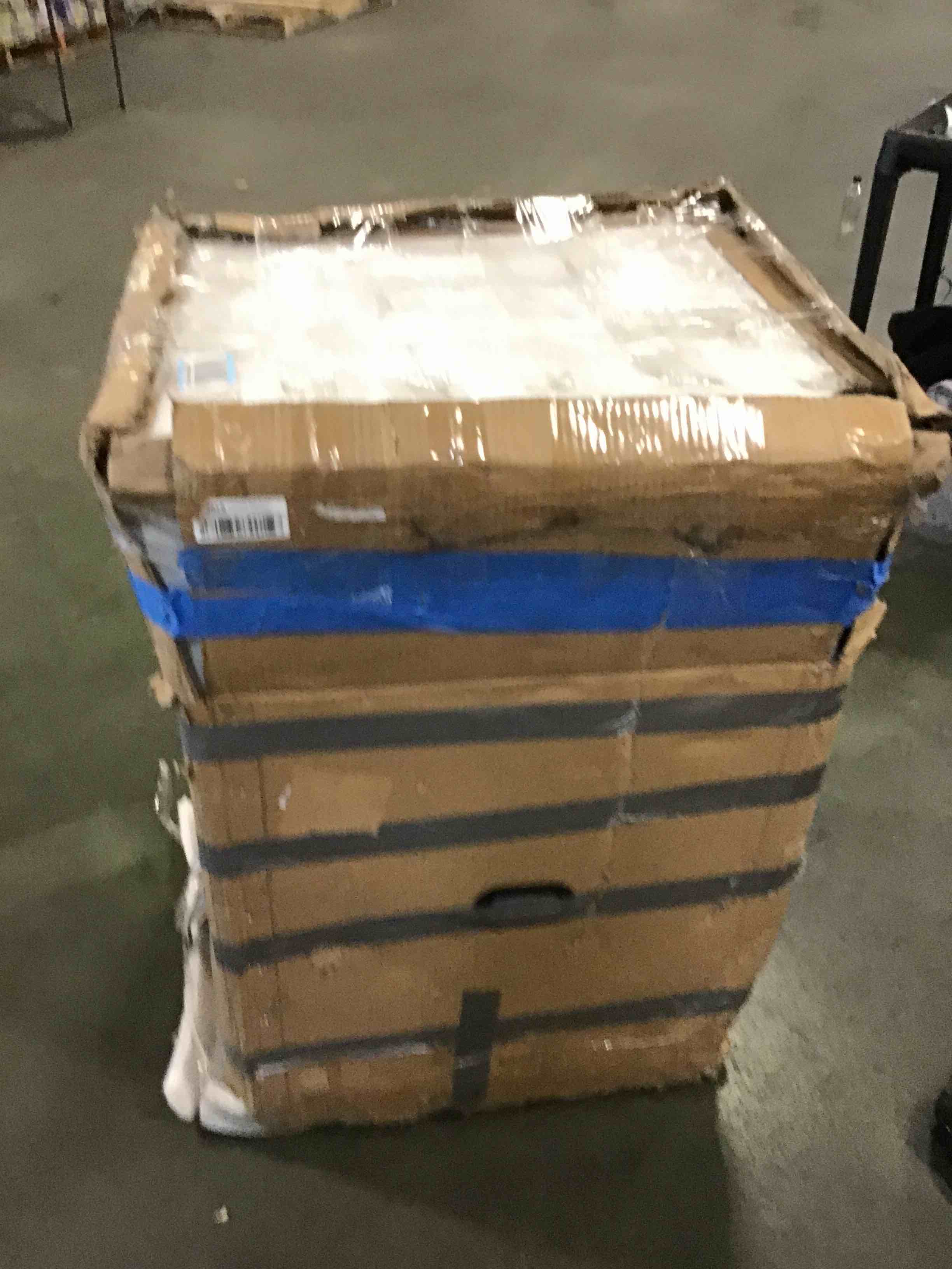 https://s3.amazonaws.com/lotting-images-prod/bidfta/PNK0473277_1730143380308.jpeg