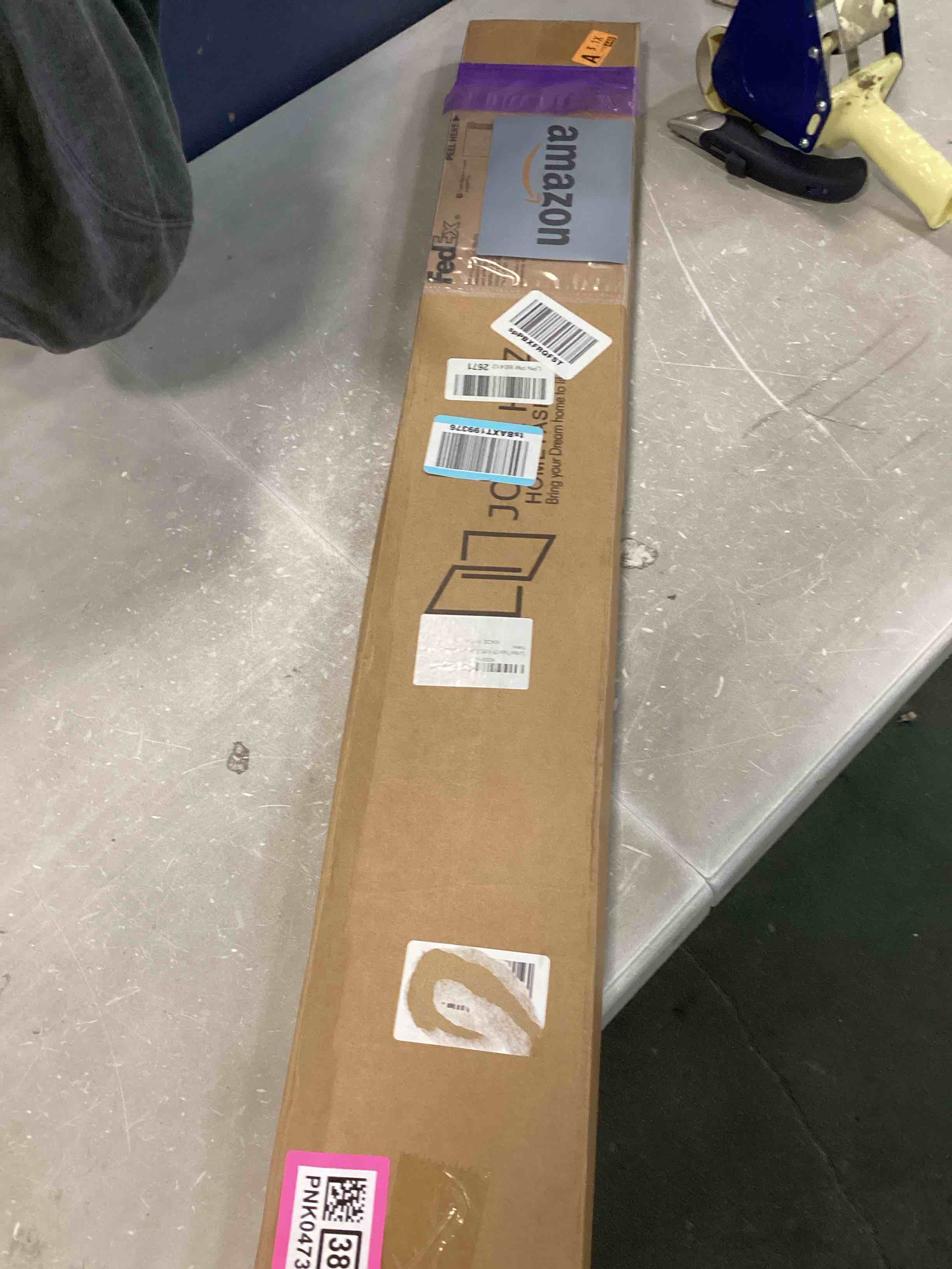 https://s3.amazonaws.com/lotting-images-prod/bidfta/PNK0473872_1729099158905.jpeg