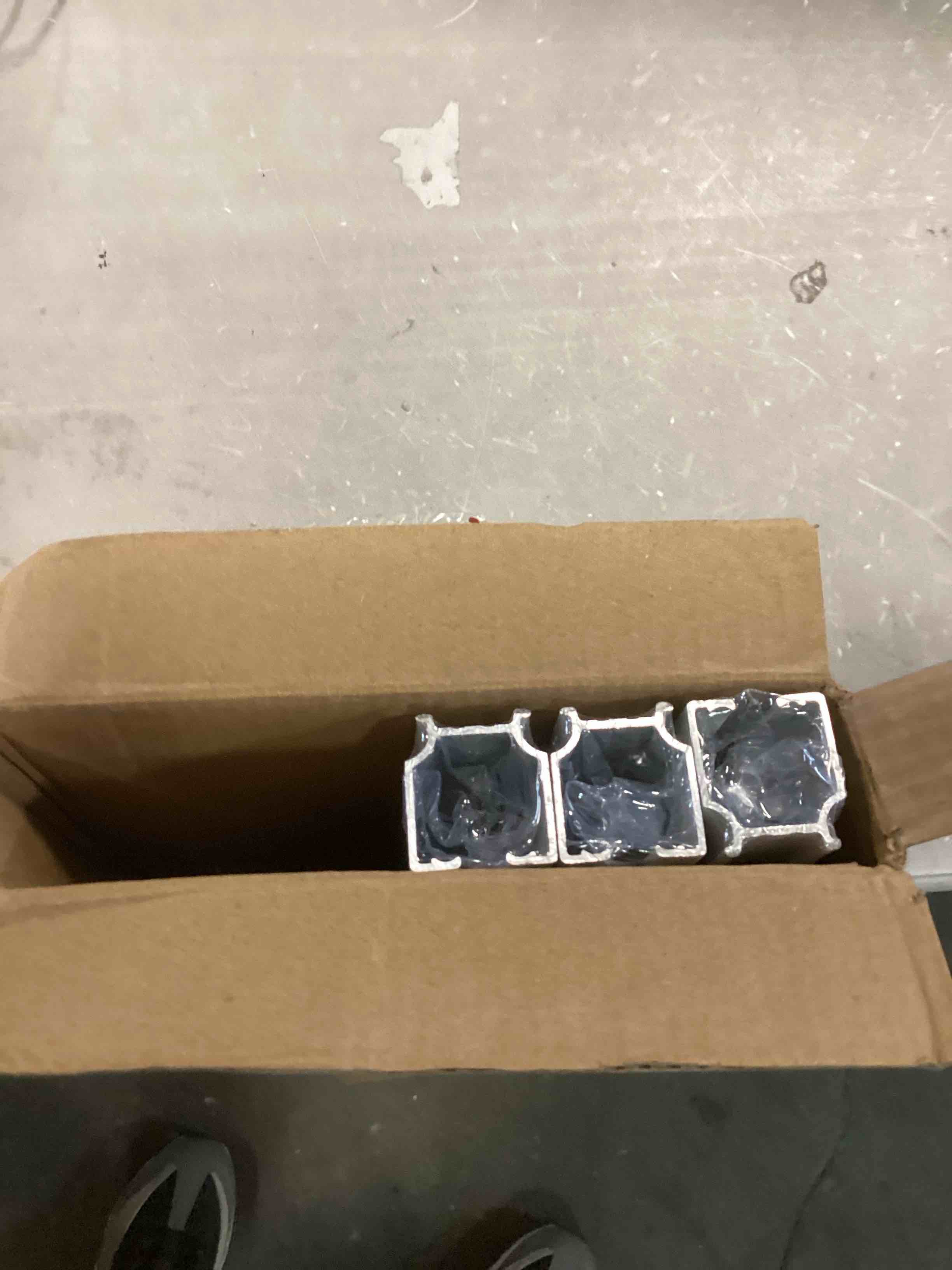 https://s3.amazonaws.com/lotting-images-prod/bidfta/PNK0473872_1729099179598.jpeg