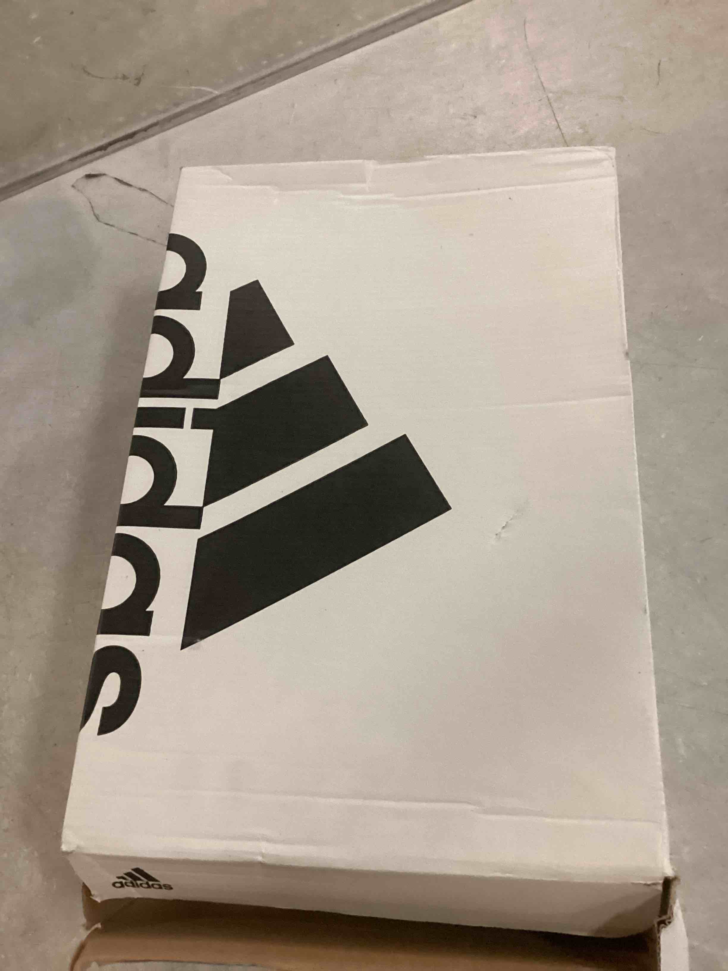https://s3.amazonaws.com/lotting-images-prod/bidfta/PNK0474063_1731103658841.jpeg