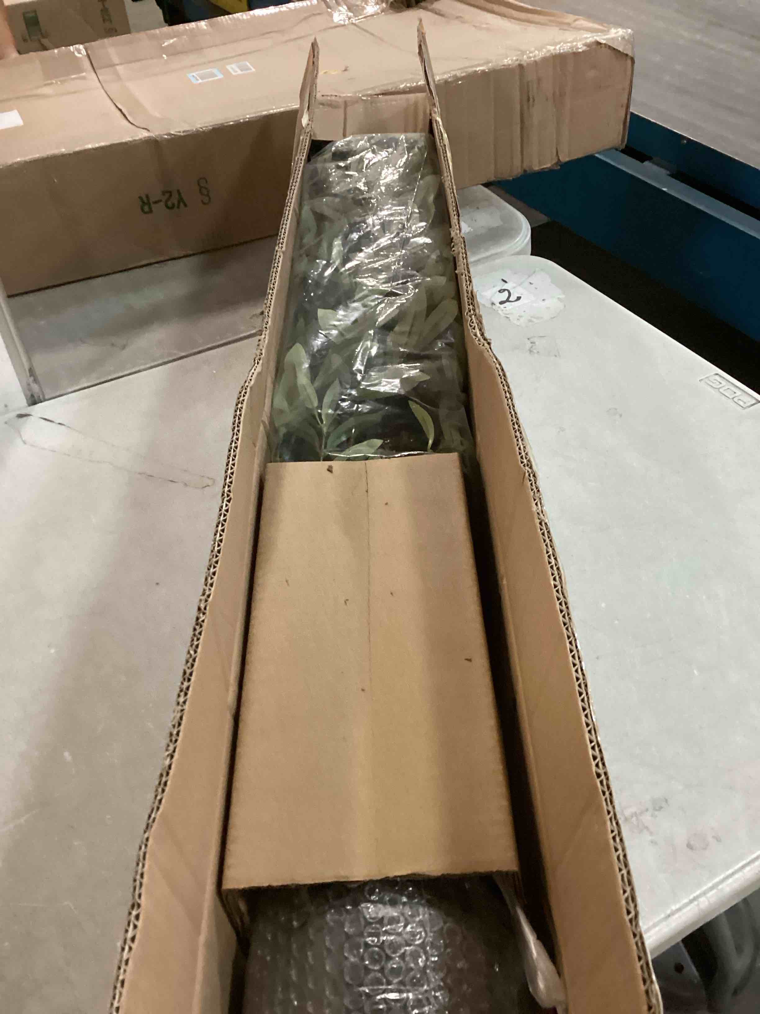 https://s3.amazonaws.com/lotting-images-prod/bidfta/PNK0474528_1730763197330.jpeg