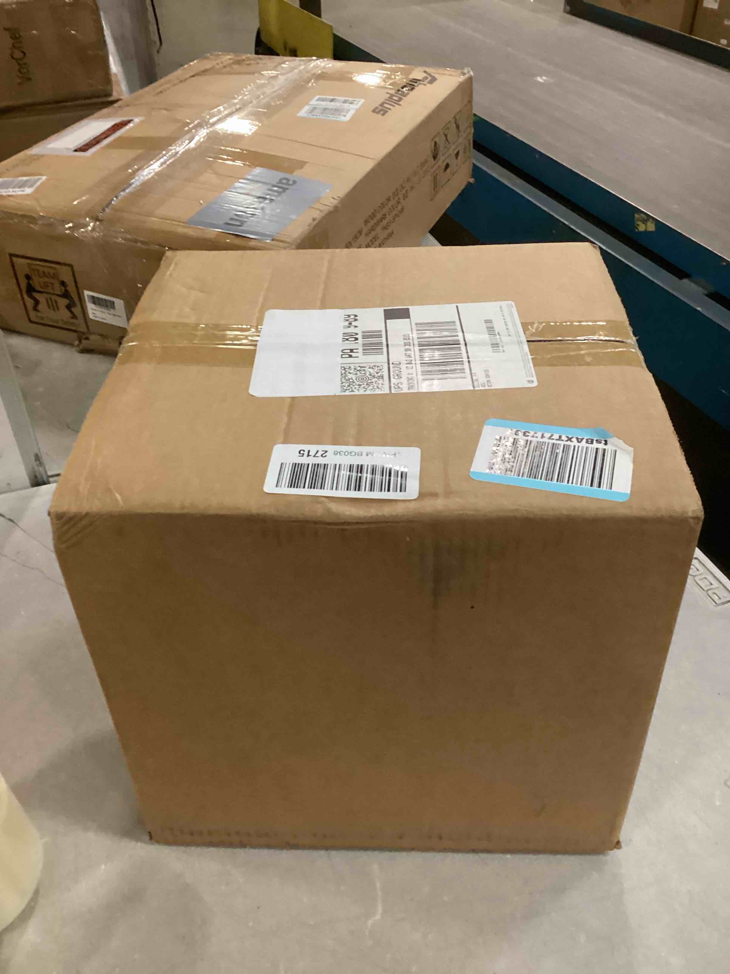 https://s3.amazonaws.com/lotting-images-prod/bidfta/PNK0474731_1730503810793.jpeg