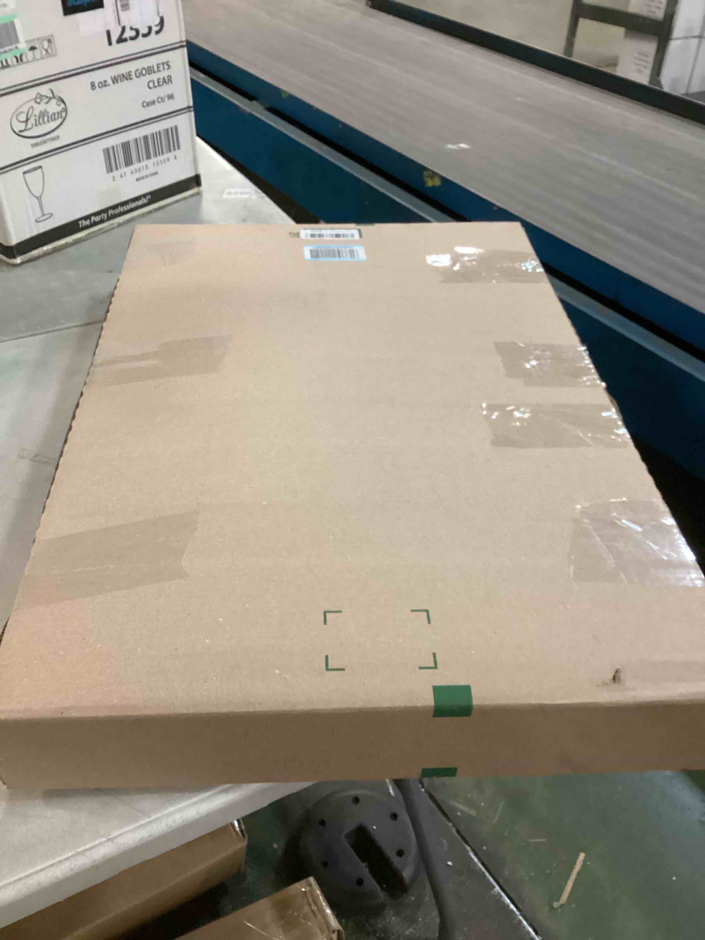 https://s3.amazonaws.com/lotting-images-prod/bidfta/PNK0474902_1730426308437.jpeg