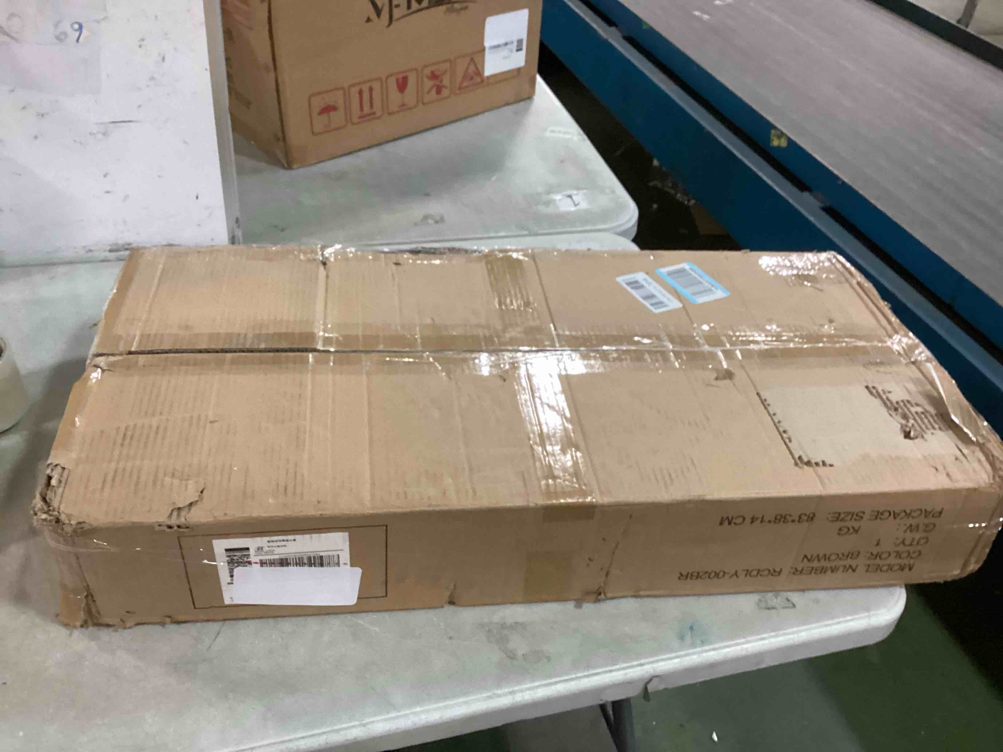 https://s3.amazonaws.com/lotting-images-prod/bidfta/PNK0474963_1730415416452.jpeg