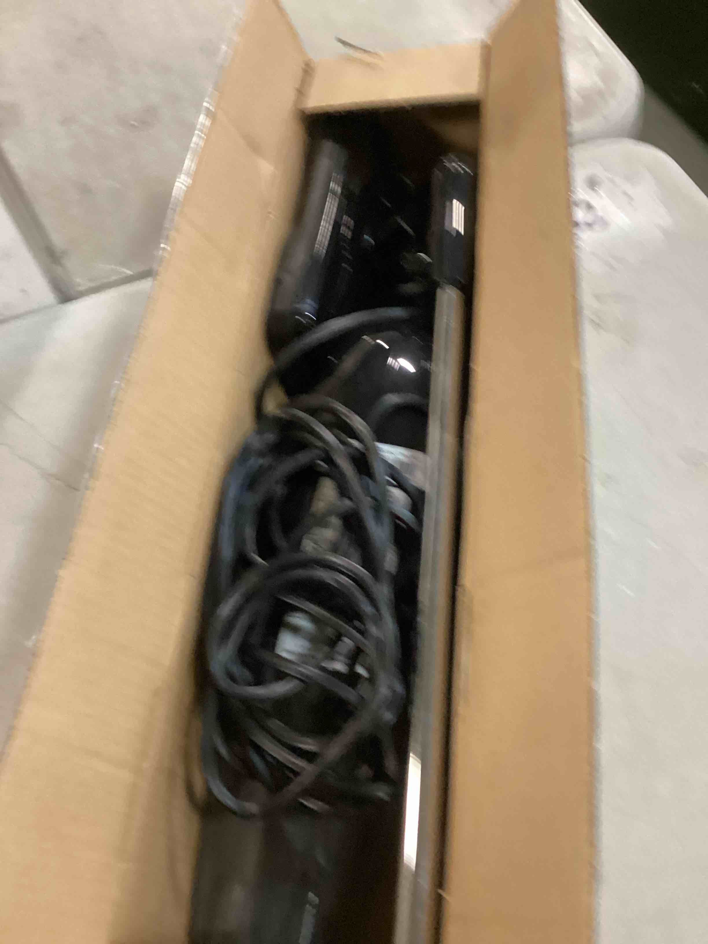 https://s3.amazonaws.com/lotting-images-prod/bidfta/PNK0475417_1730178816367.jpeg