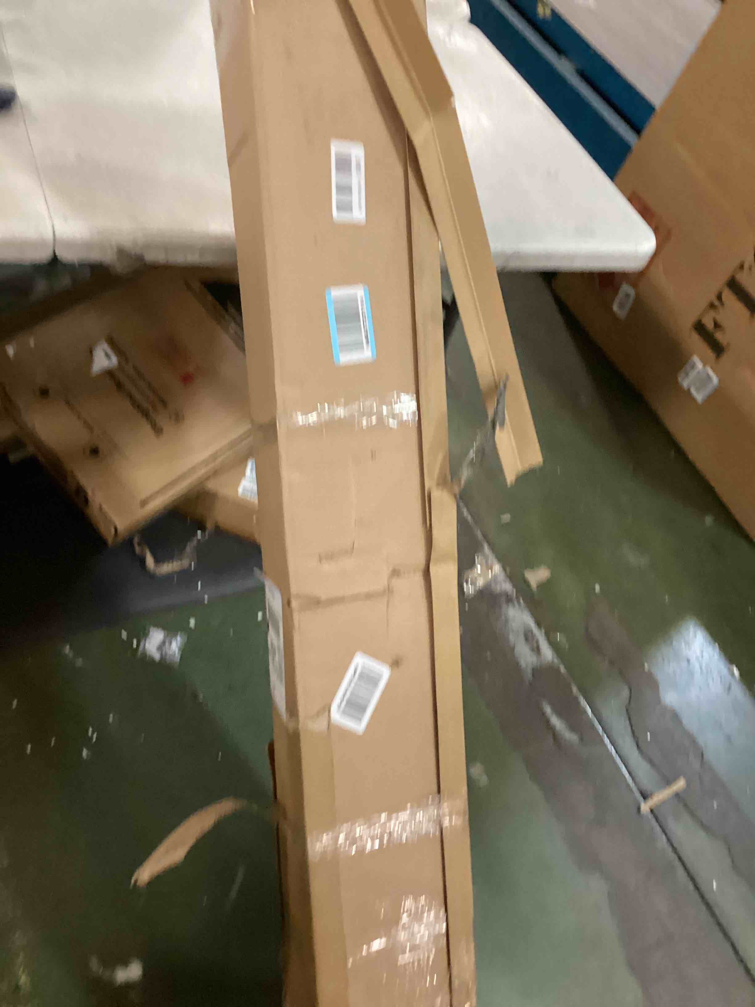 https://s3.amazonaws.com/lotting-images-prod/bidfta/PNK0475443_1730175804061.jpeg