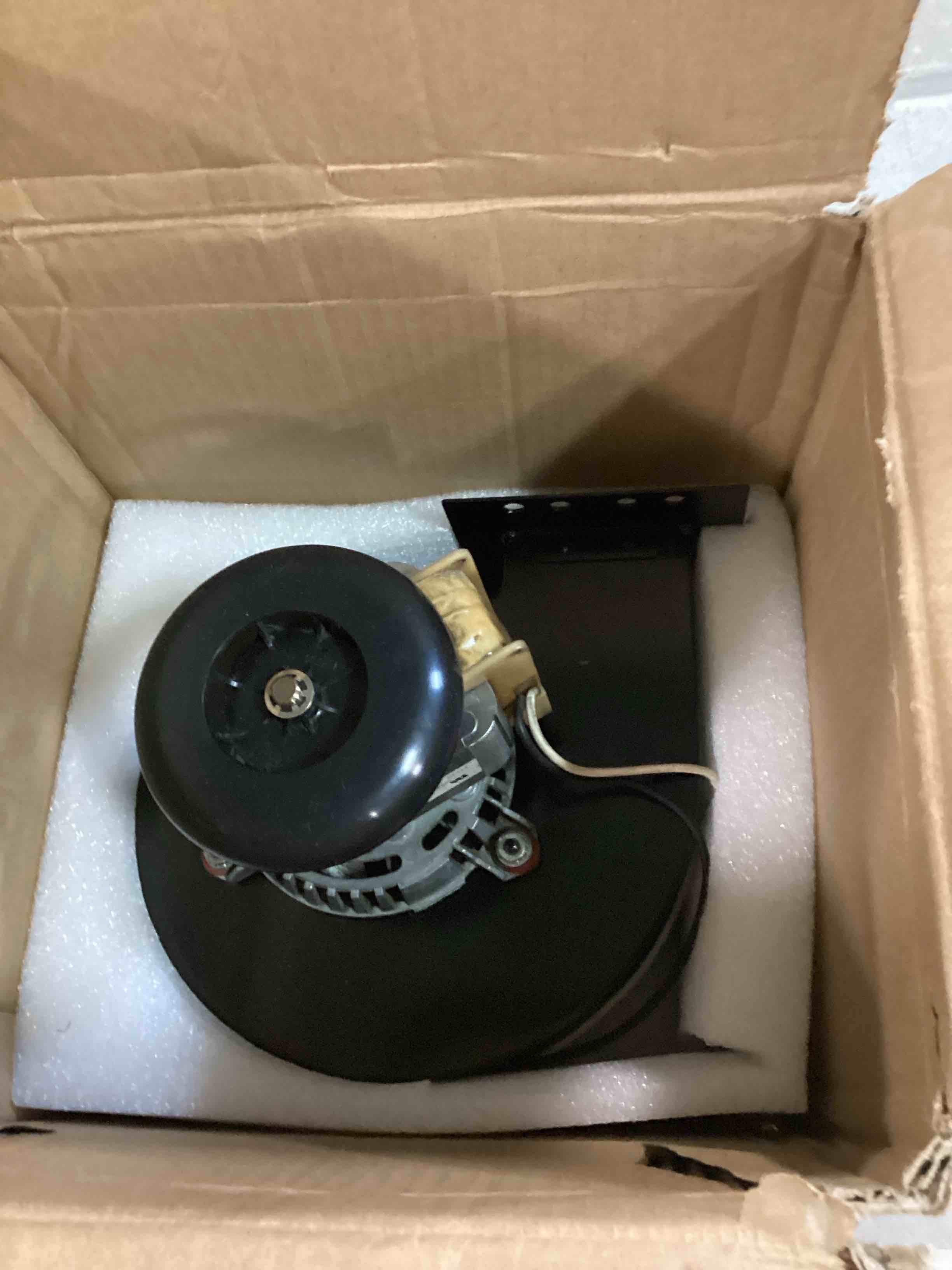 https://s3.amazonaws.com/lotting-images-prod/bidfta/PNK0475477_1730171887526.jpeg