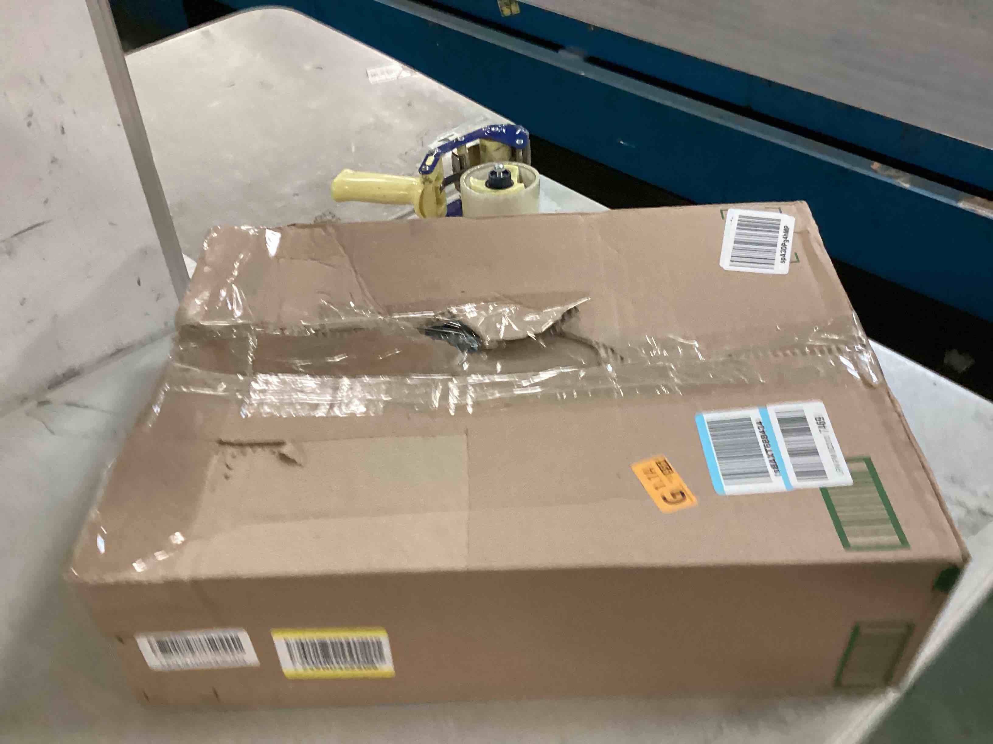https://s3.amazonaws.com/lotting-images-prod/bidfta/PNK0475644_1729914845195.jpeg