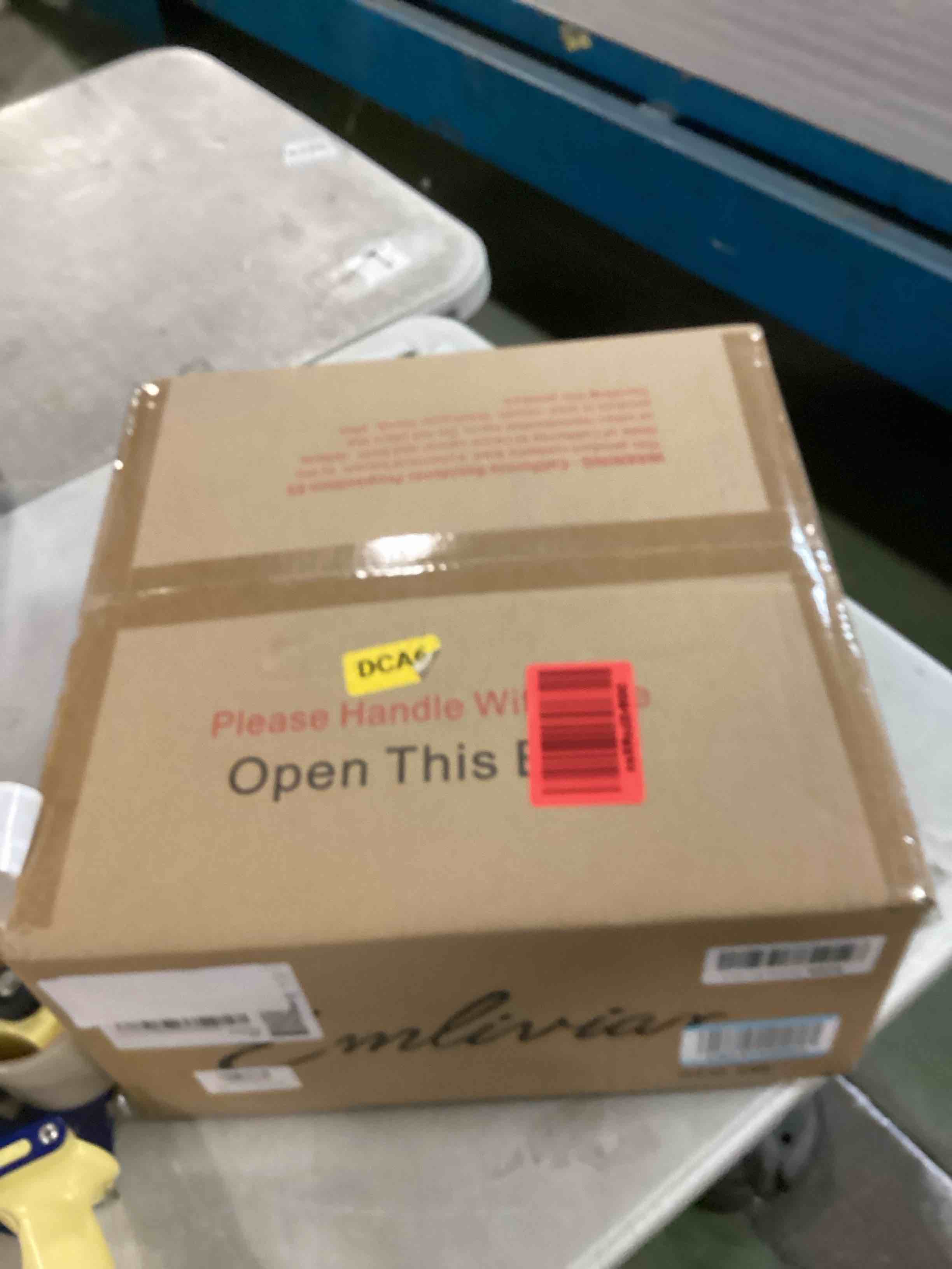 https://s3.amazonaws.com/lotting-images-prod/bidfta/PNK0475698_1729907490297.jpeg