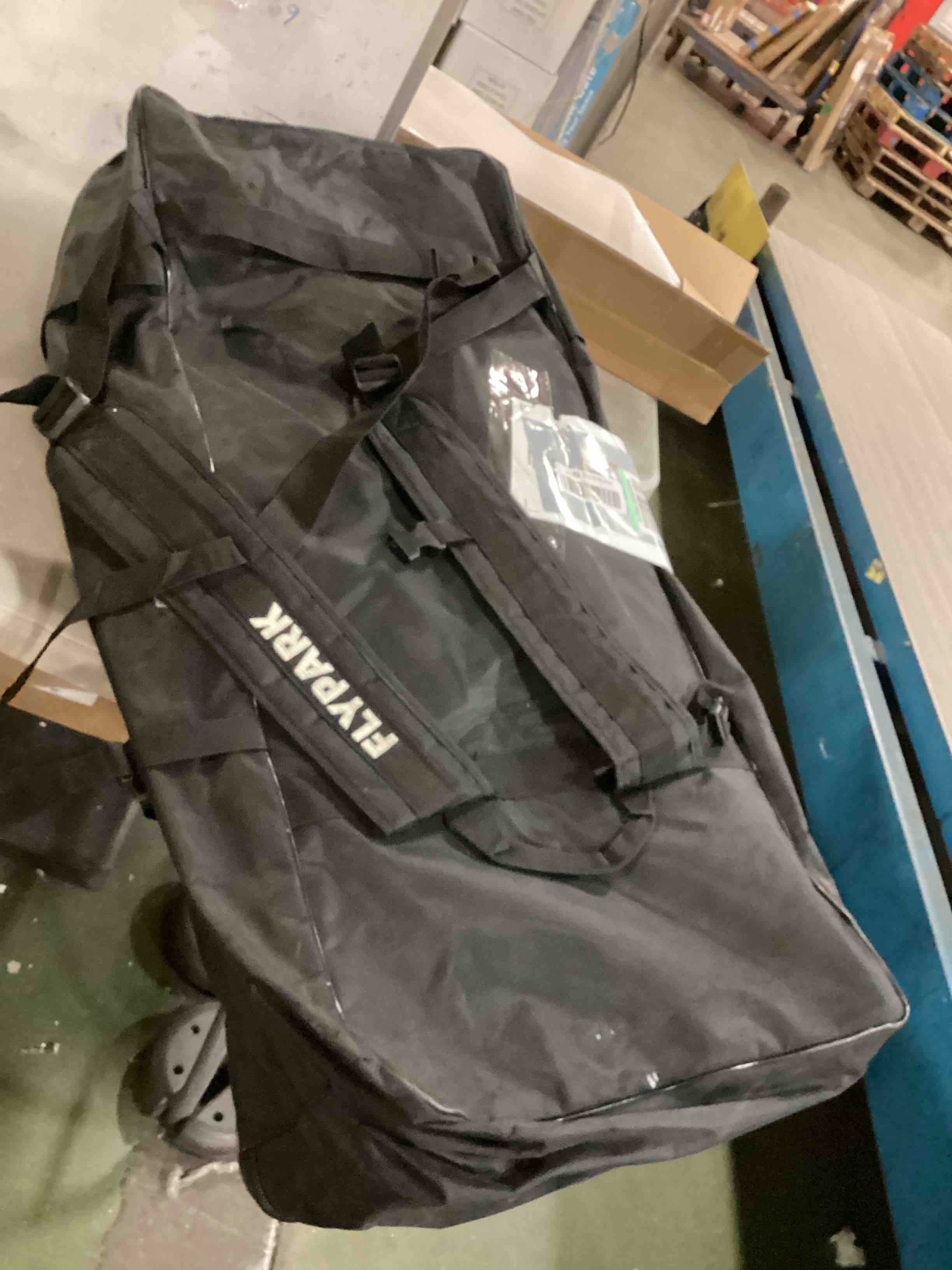 https://s3.amazonaws.com/lotting-images-prod/bidfta/PNK0475730_1729901797863.jpeg