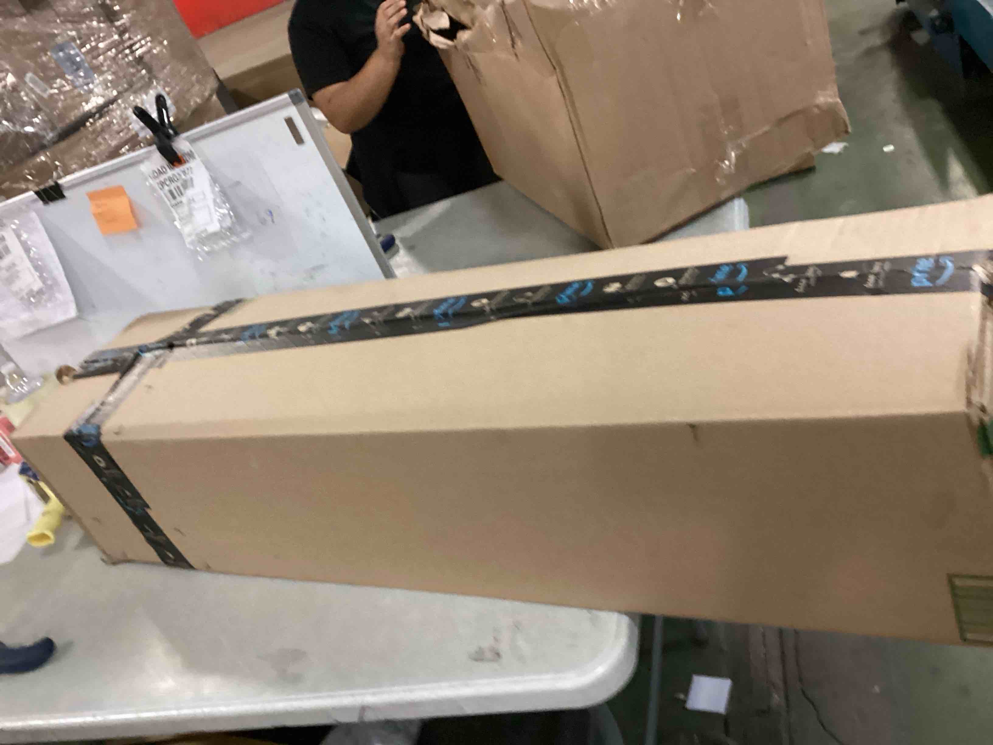 https://s3.amazonaws.com/lotting-images-prod/bidfta/PNK0475732_1729901543380.jpeg