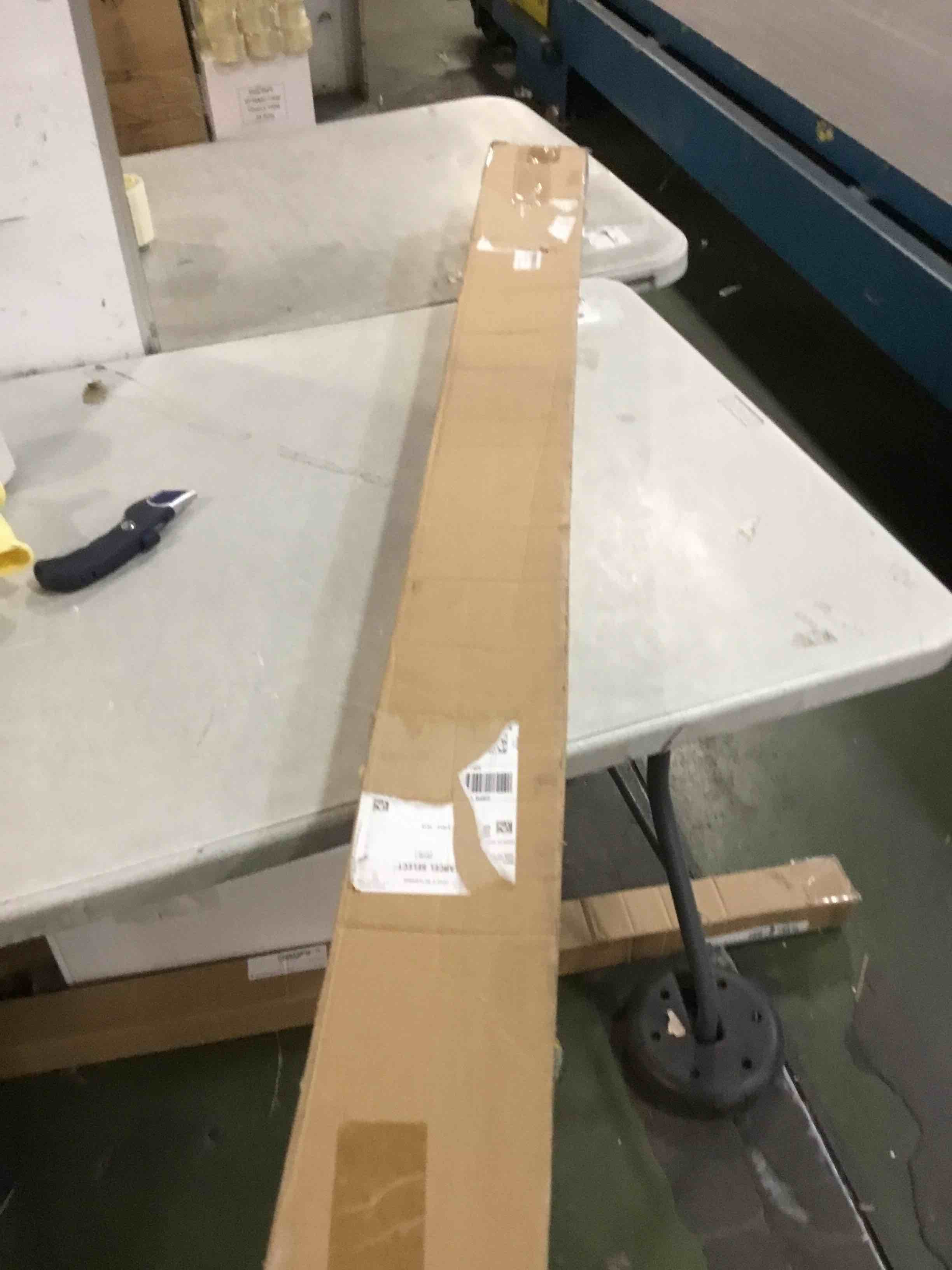 https://s3.amazonaws.com/lotting-images-prod/bidfta/PNK0475842_1729828368316.jpeg