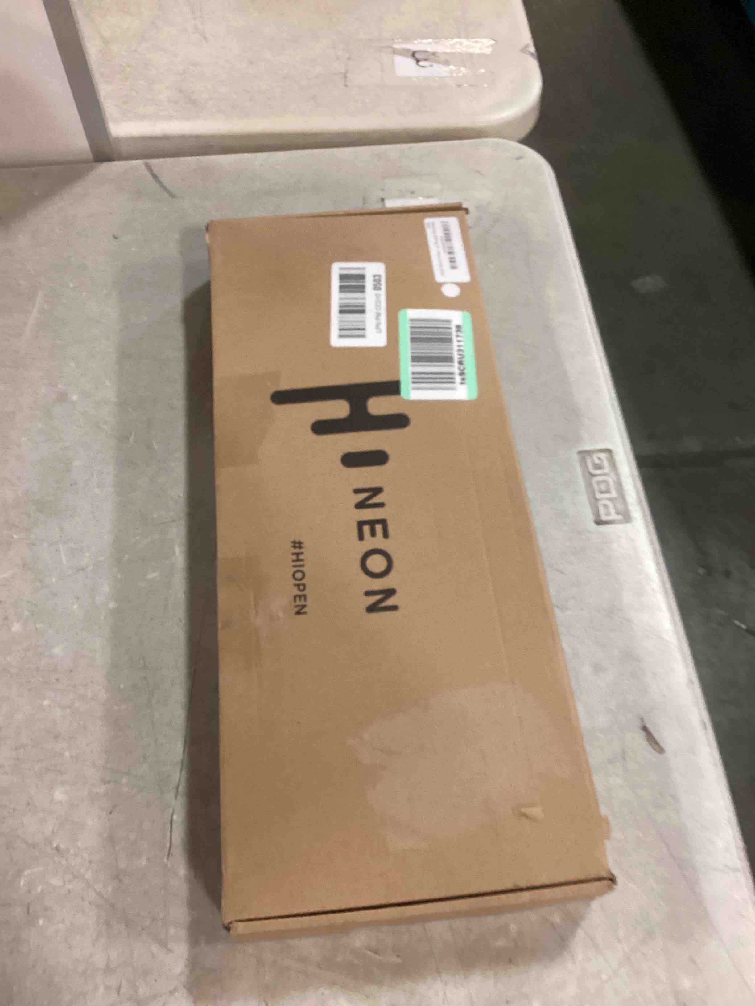 https://s3.amazonaws.com/lotting-images-prod/bidfta/PNK0476073_1730328444318.jpeg