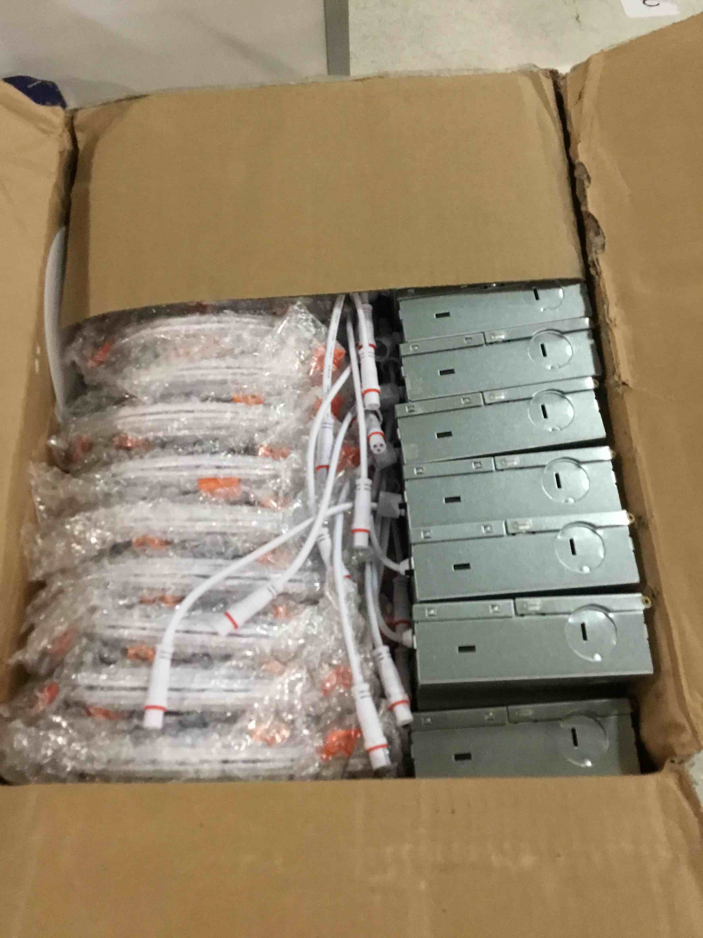 https://s3.amazonaws.com/lotting-images-prod/bidfta/PNK0476531_1730158513876.jpeg