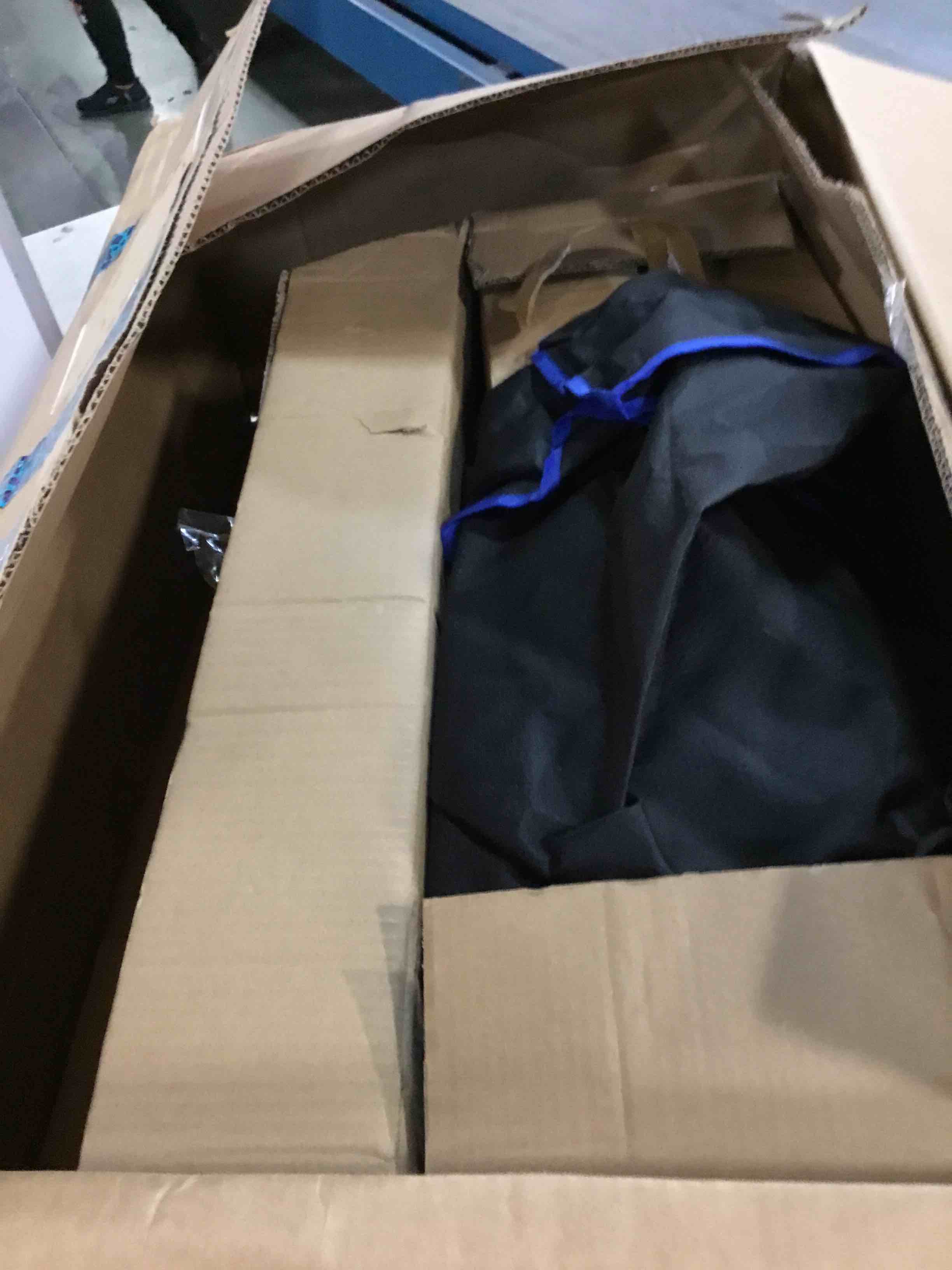 https://s3.amazonaws.com/lotting-images-prod/bidfta/PNK0476565_1730154600539.jpeg