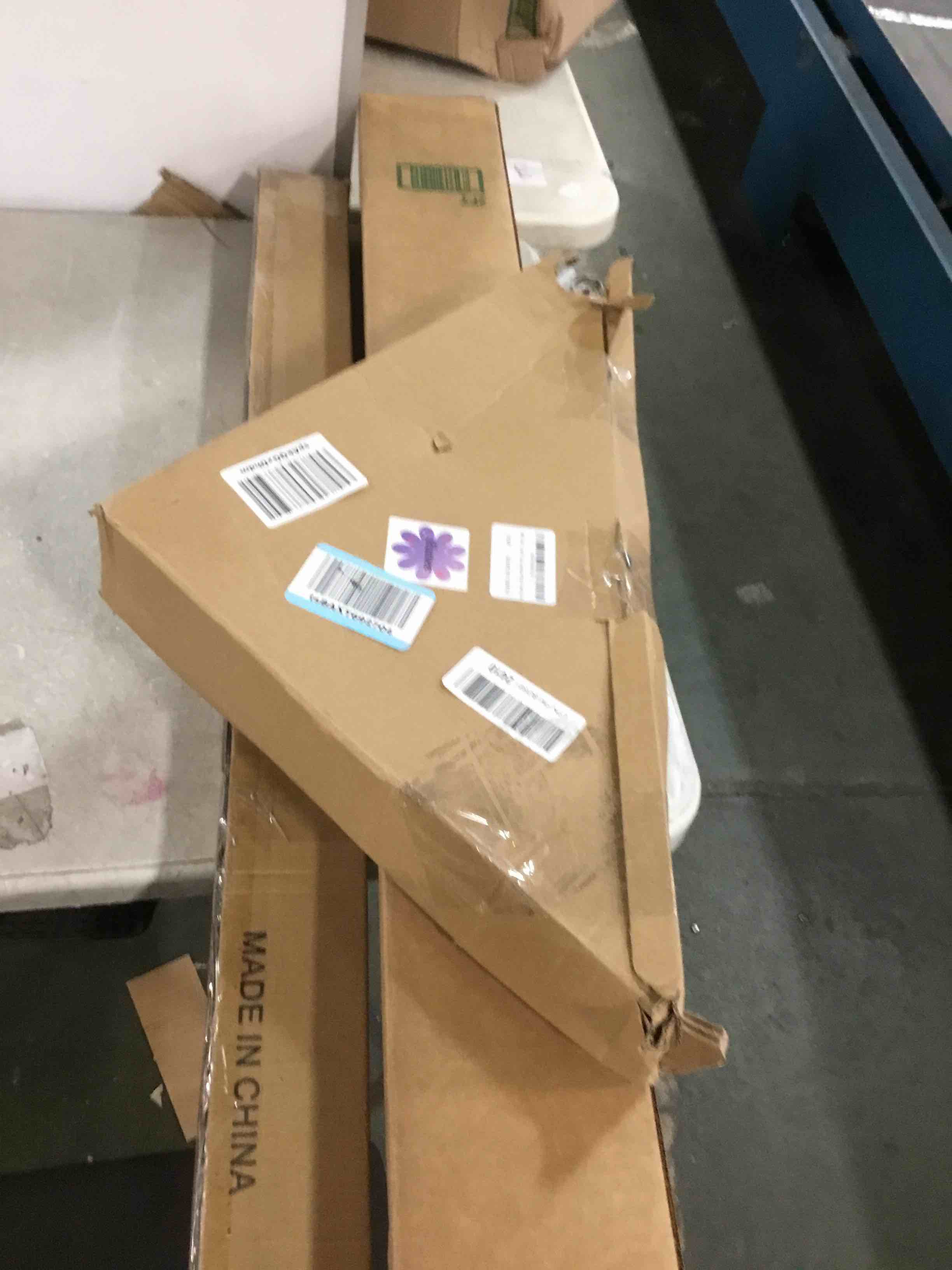 https://s3.amazonaws.com/lotting-images-prod/bidfta/PNK0477054_1729743362200.jpeg