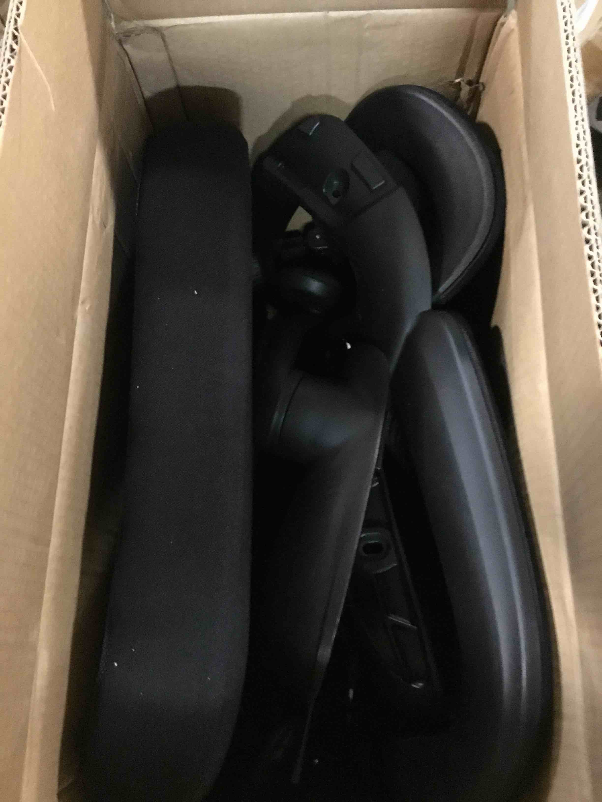 https://s3.amazonaws.com/lotting-images-prod/bidfta/PNK0477136_1729731135585.jpeg