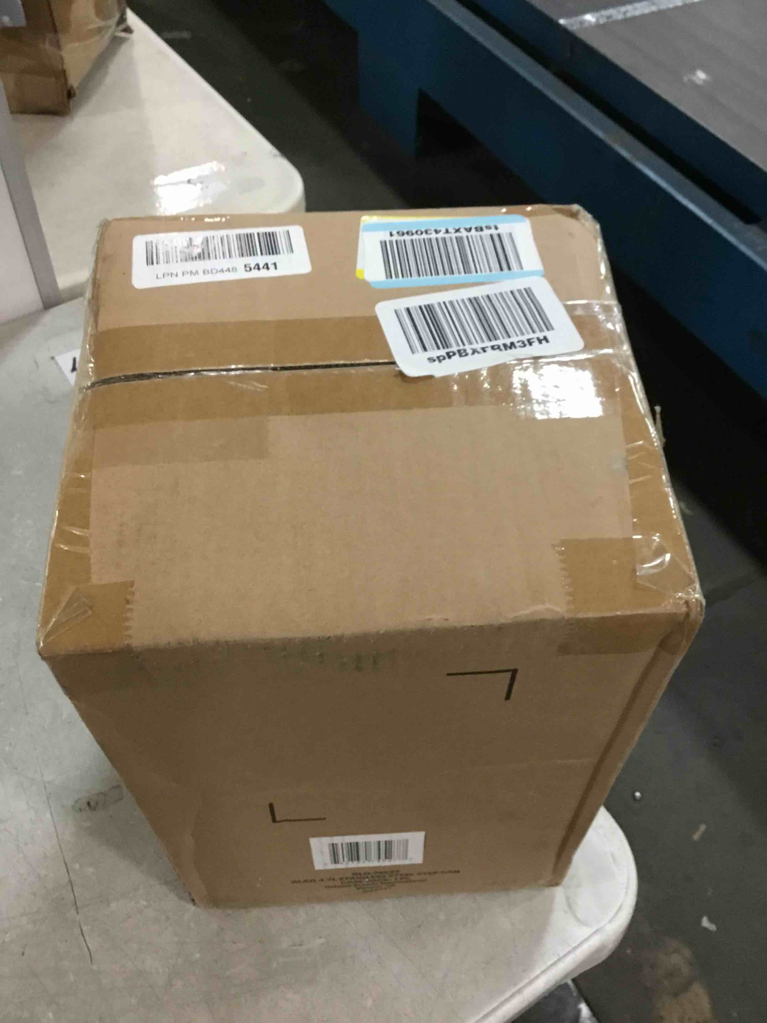 https://s3.amazonaws.com/lotting-images-prod/bidfta/PNK0477207_1729723625819.jpeg