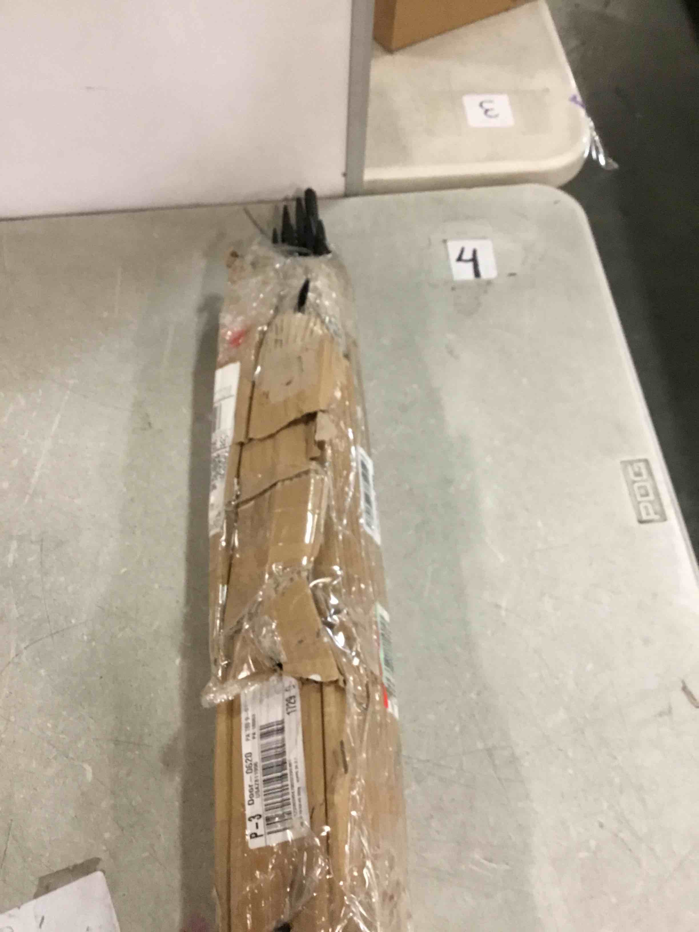 https://s3.amazonaws.com/lotting-images-prod/bidfta/PNK0477581_1729564338502.jpeg