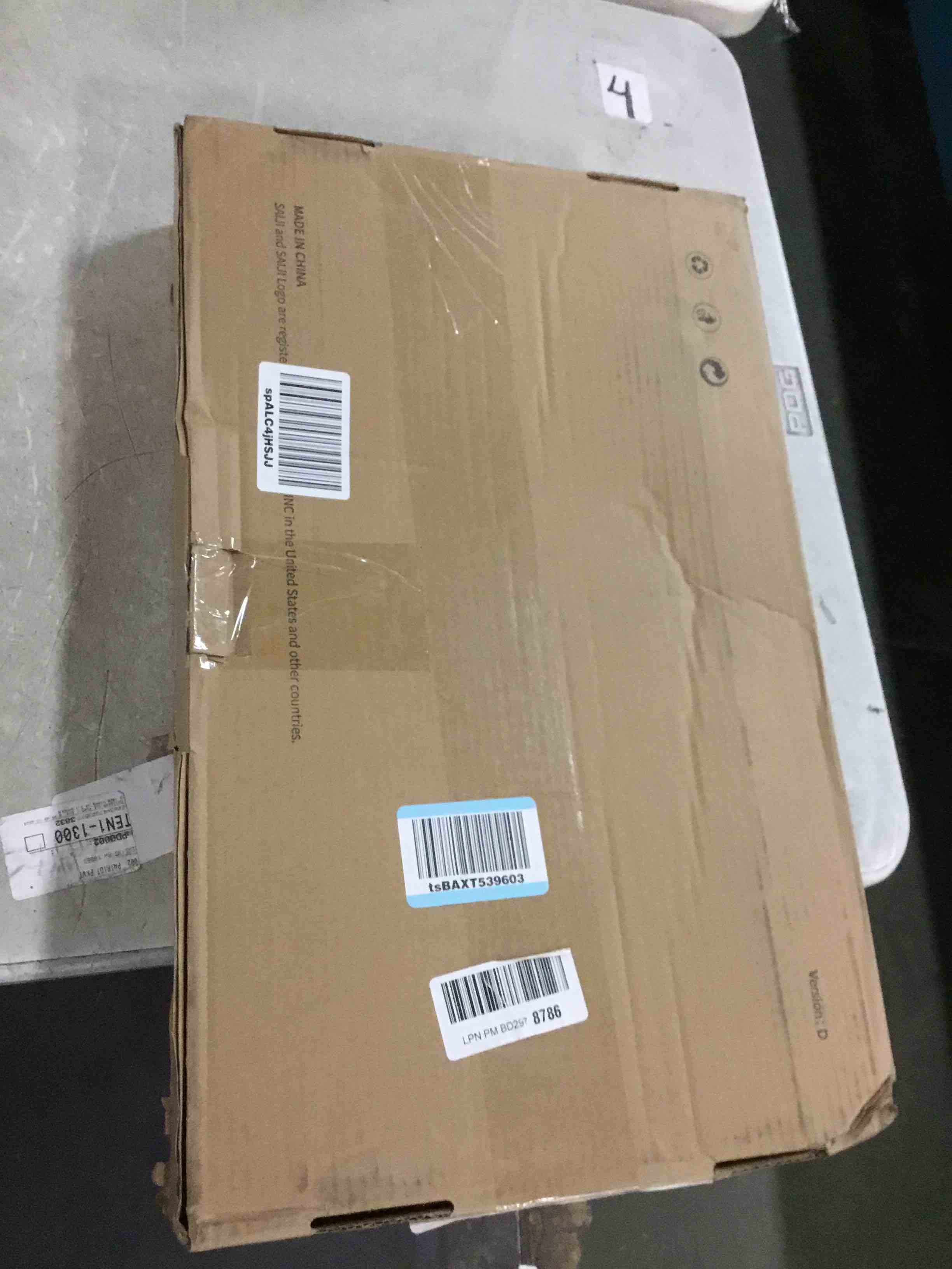 https://s3.amazonaws.com/lotting-images-prod/bidfta/PNK0477637_1729556526739.jpeg