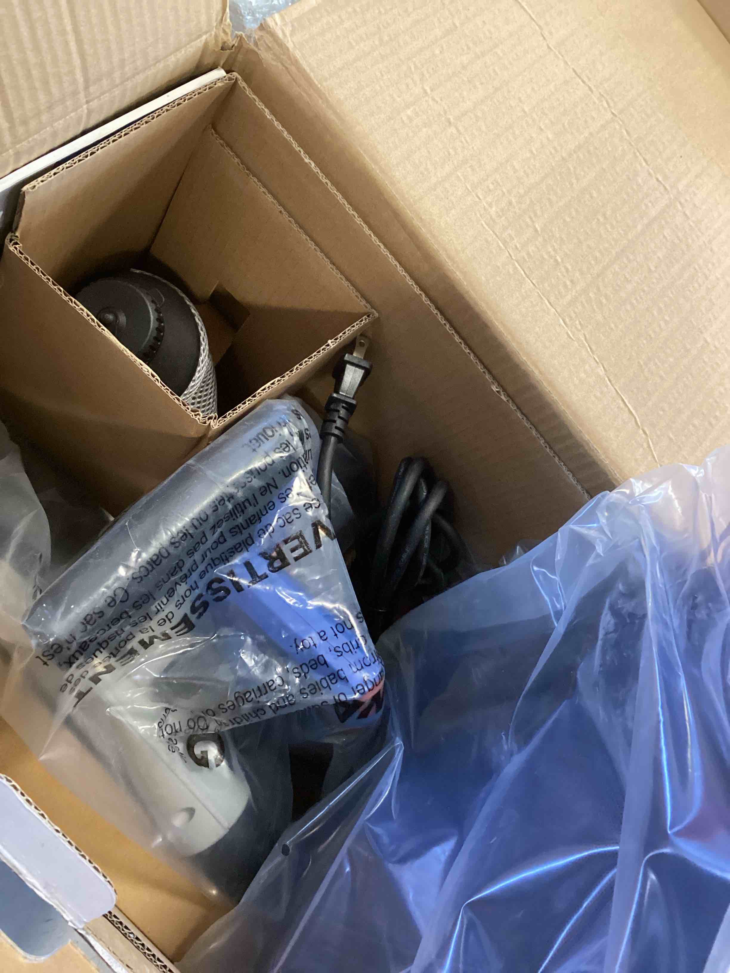 https://s3.amazonaws.com/lotting-images-prod/bidfta/PNK0478783_1729690225633.jpeg