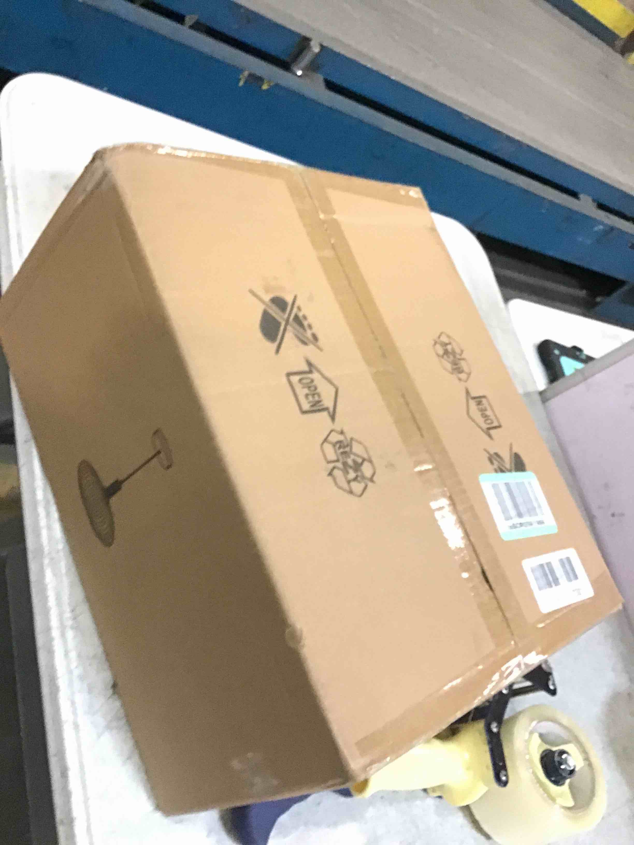 https://s3.amazonaws.com/lotting-images-prod/bidfta/PNK0480914_1729249729725.jpeg