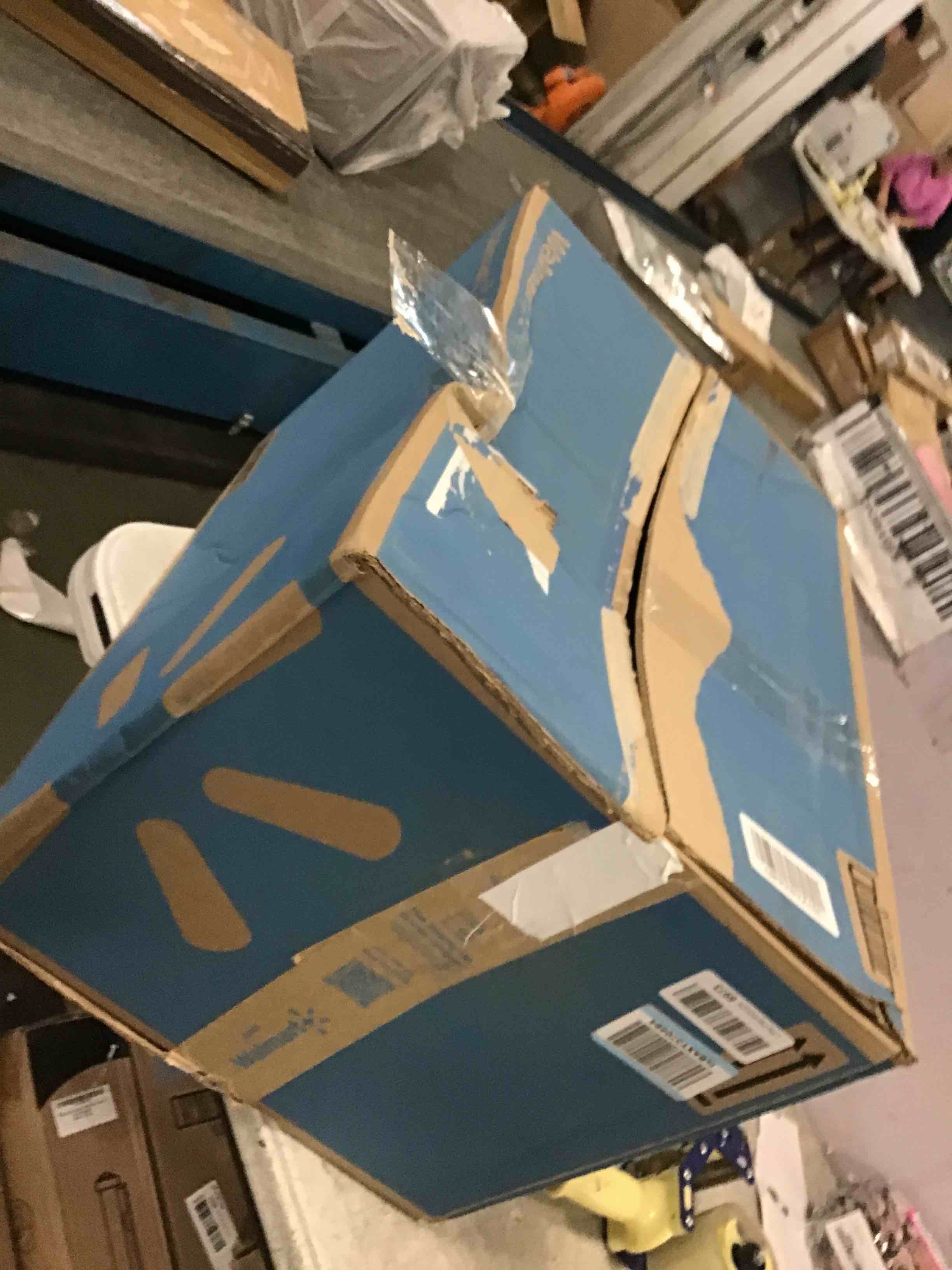 https://s3.amazonaws.com/lotting-images-prod/bidfta/PNK0481014_1729188658422.jpeg