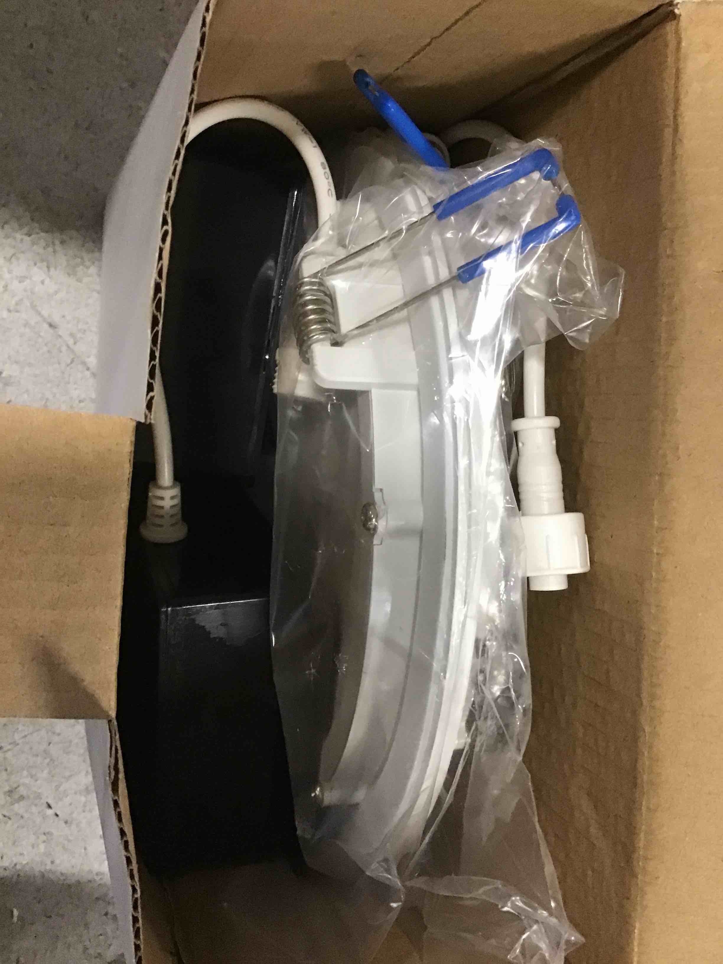 https://s3.amazonaws.com/lotting-images-prod/bidfta/PNK0481270_1729172570872.jpeg