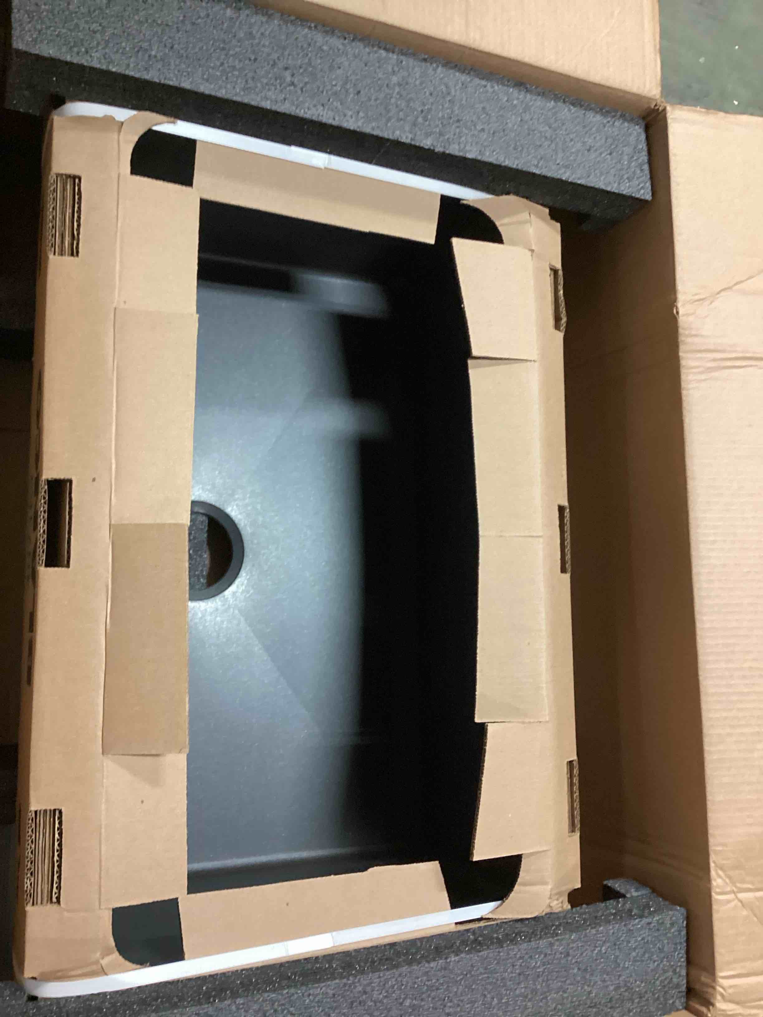 https://s3.amazonaws.com/lotting-images-prod/bidfta/PNK0482235_1730921831527.jpeg