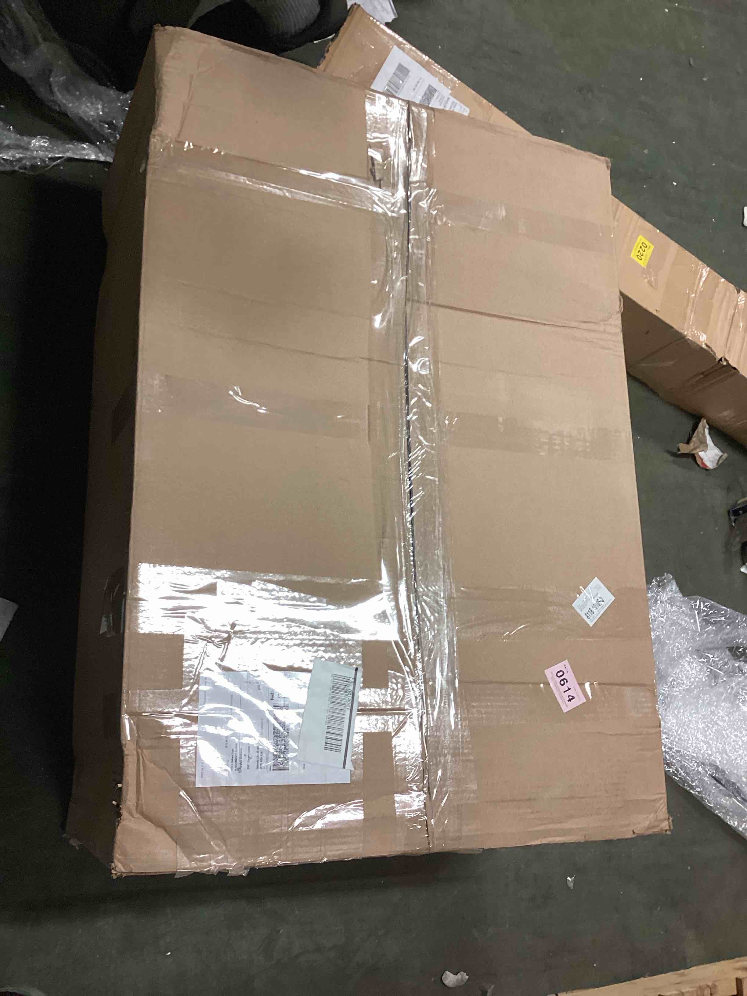 https://s3.amazonaws.com/lotting-images-prod/bidfta/PNK0482235_1730921871586.jpeg