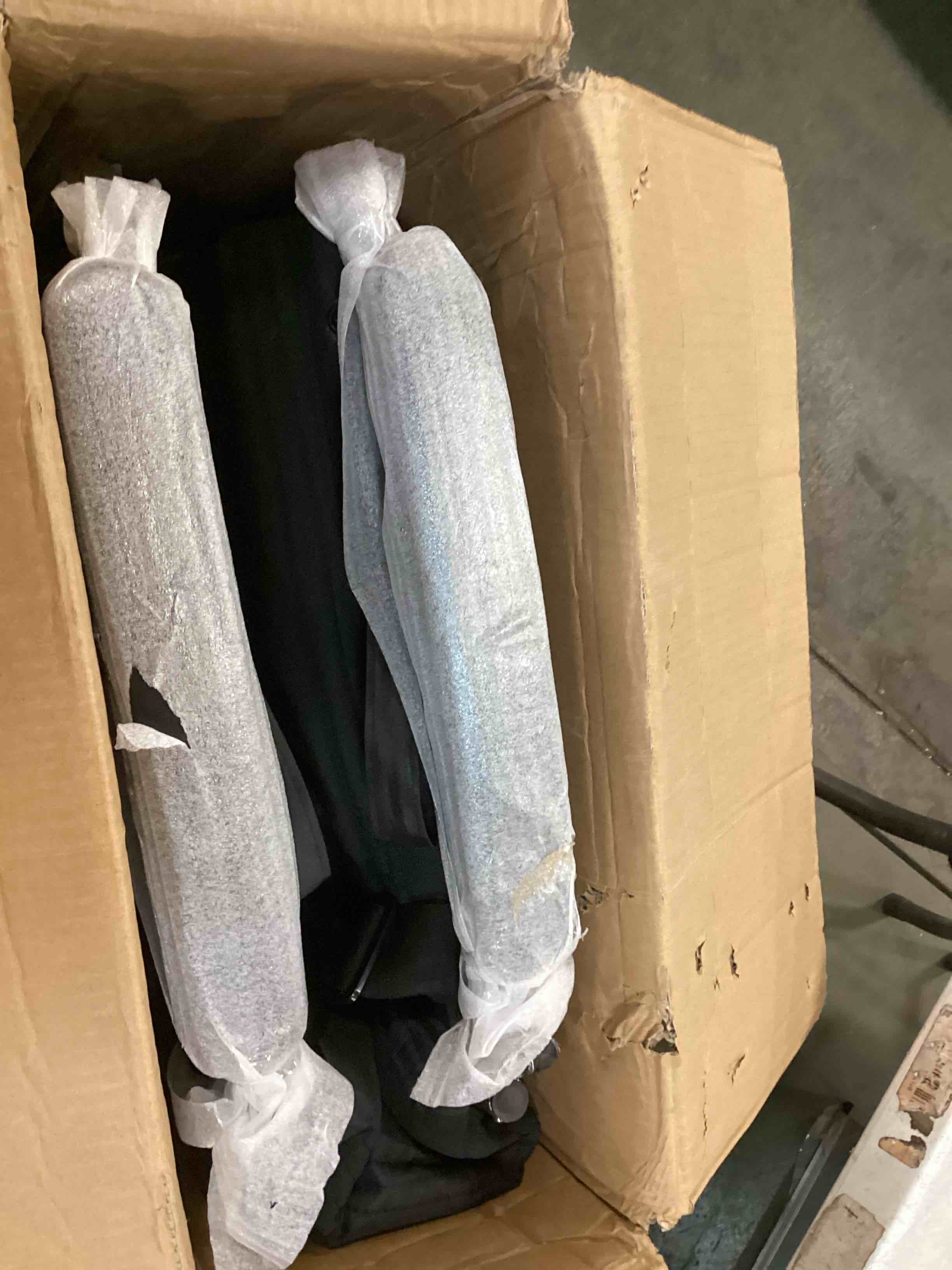 https://s3.amazonaws.com/lotting-images-prod/bidfta/PNK0482273_1730911196070.jpeg
