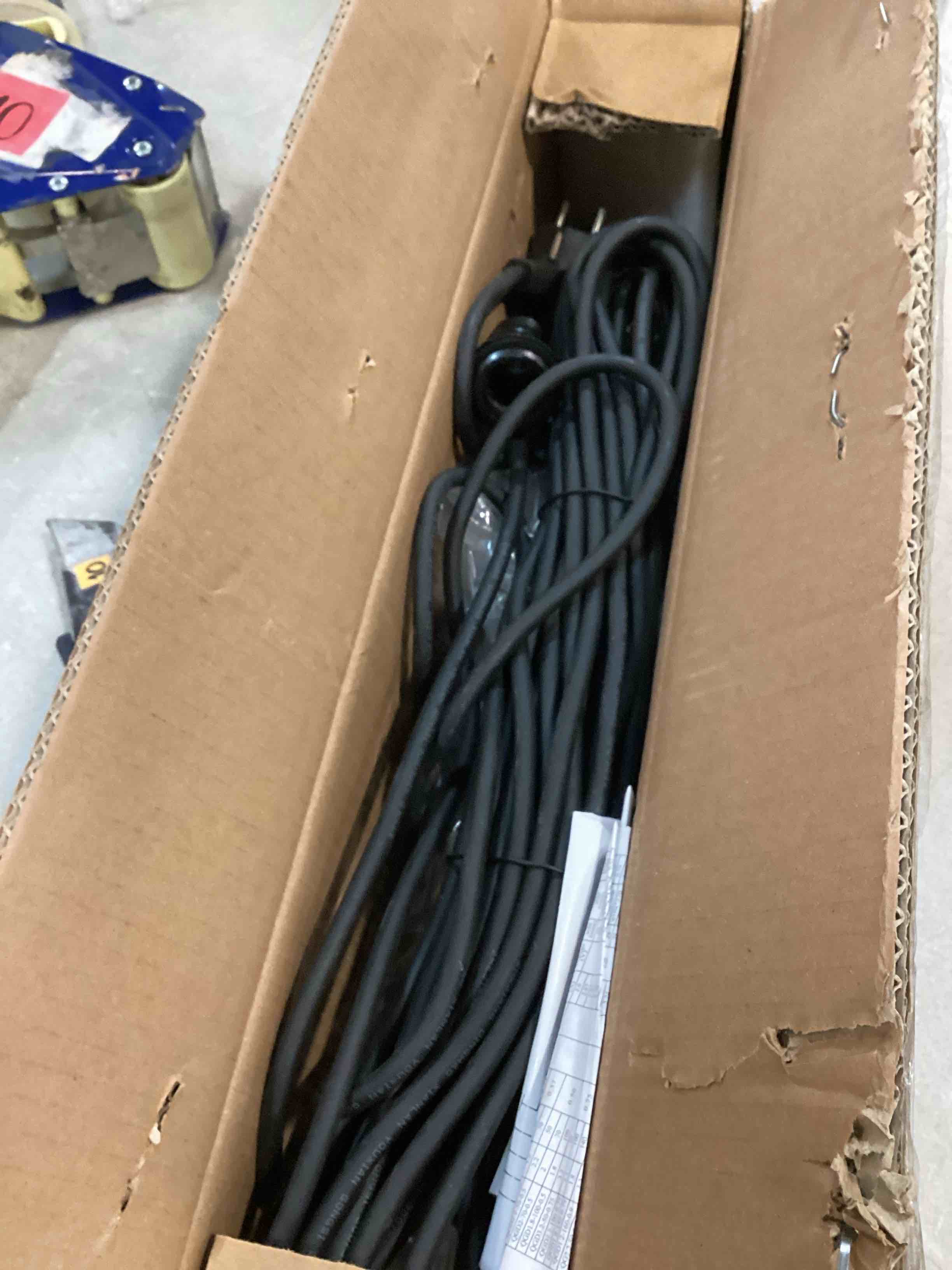 https://s3.amazonaws.com/lotting-images-prod/bidfta/PNK0482418_1730839684922.jpeg
