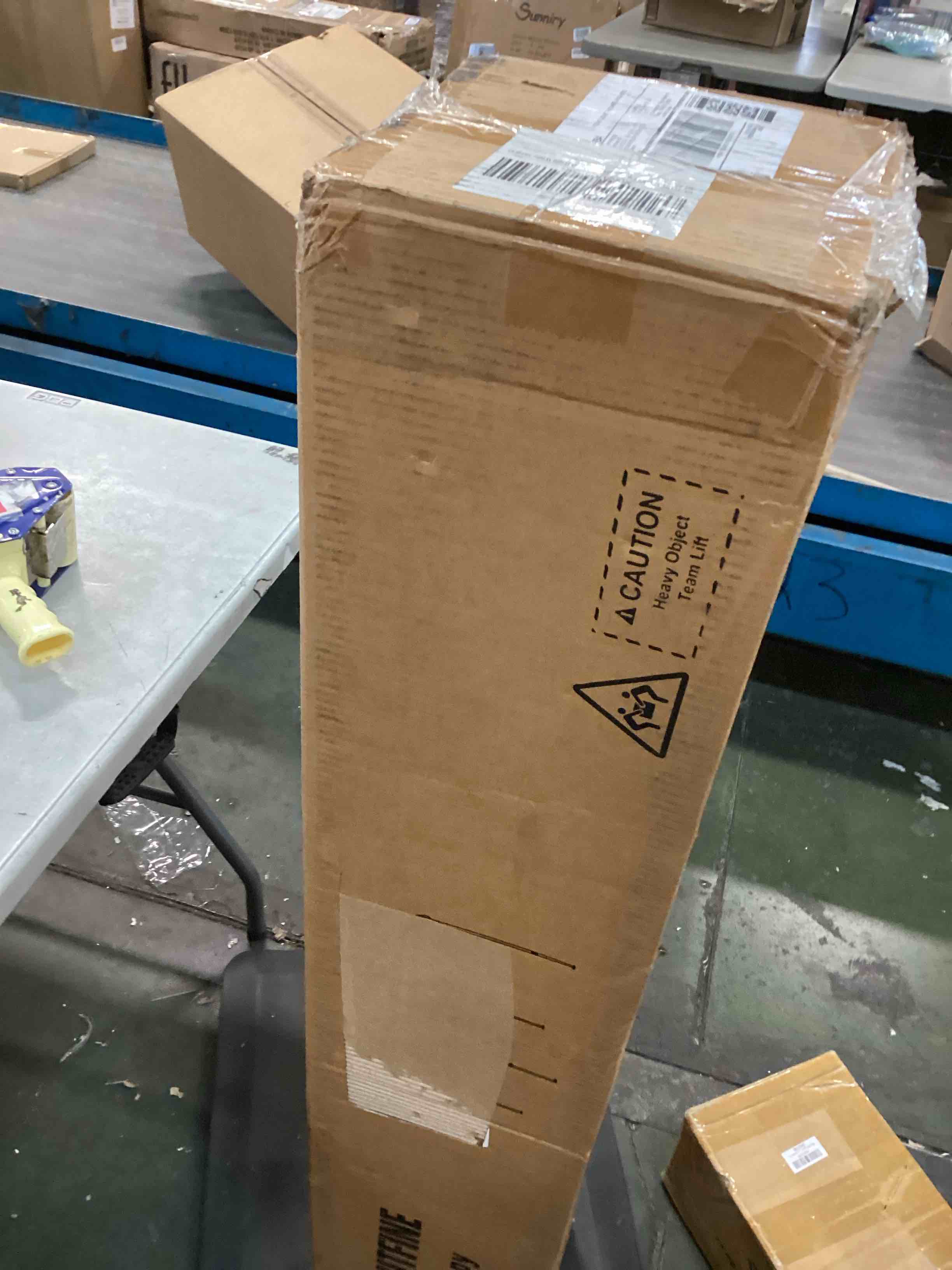 https://s3.amazonaws.com/lotting-images-prod/bidfta/PNK0482423_1730839292550.jpeg