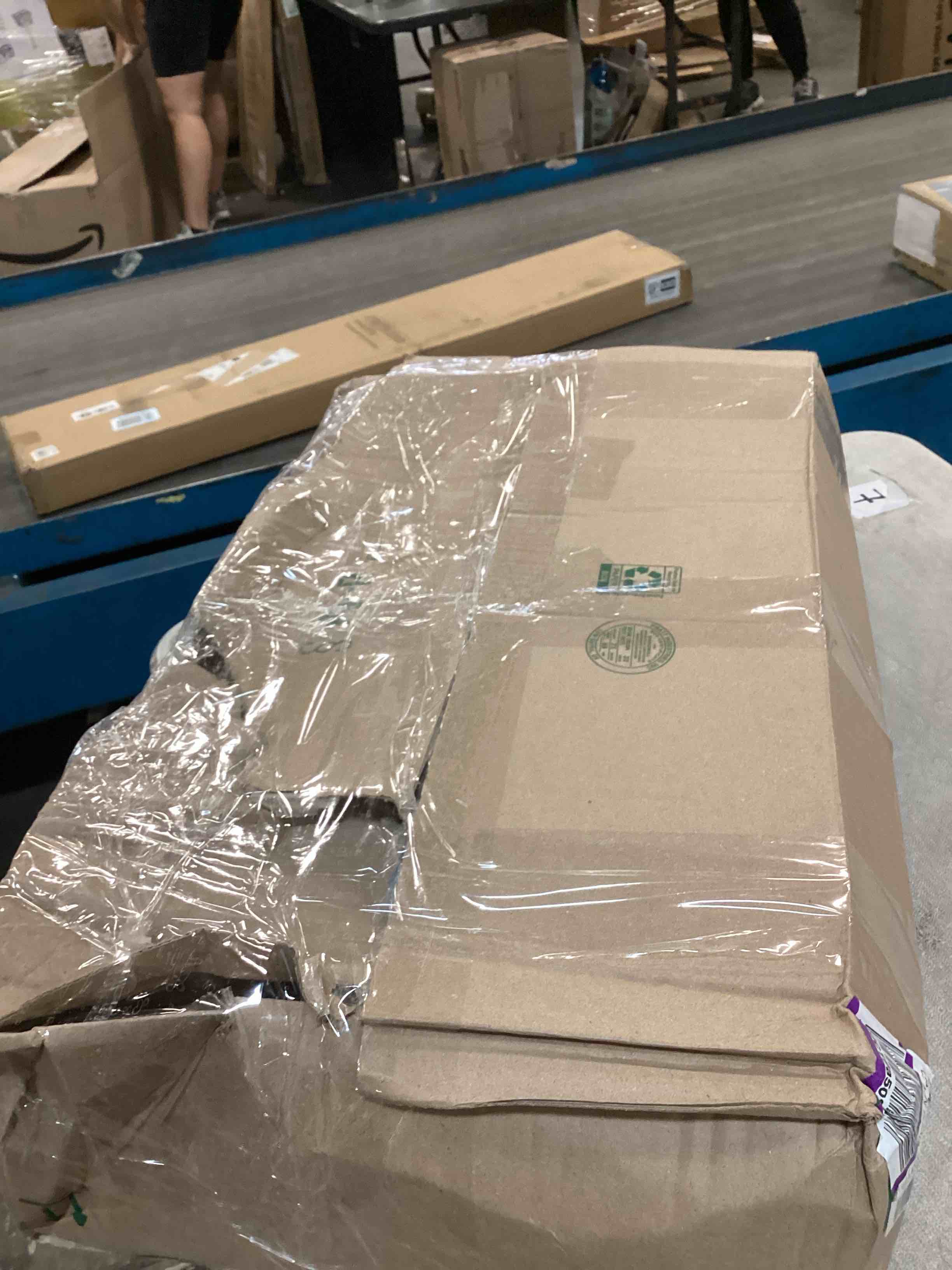 https://s3.amazonaws.com/lotting-images-prod/bidfta/PNK0483250_1730398968063.jpeg