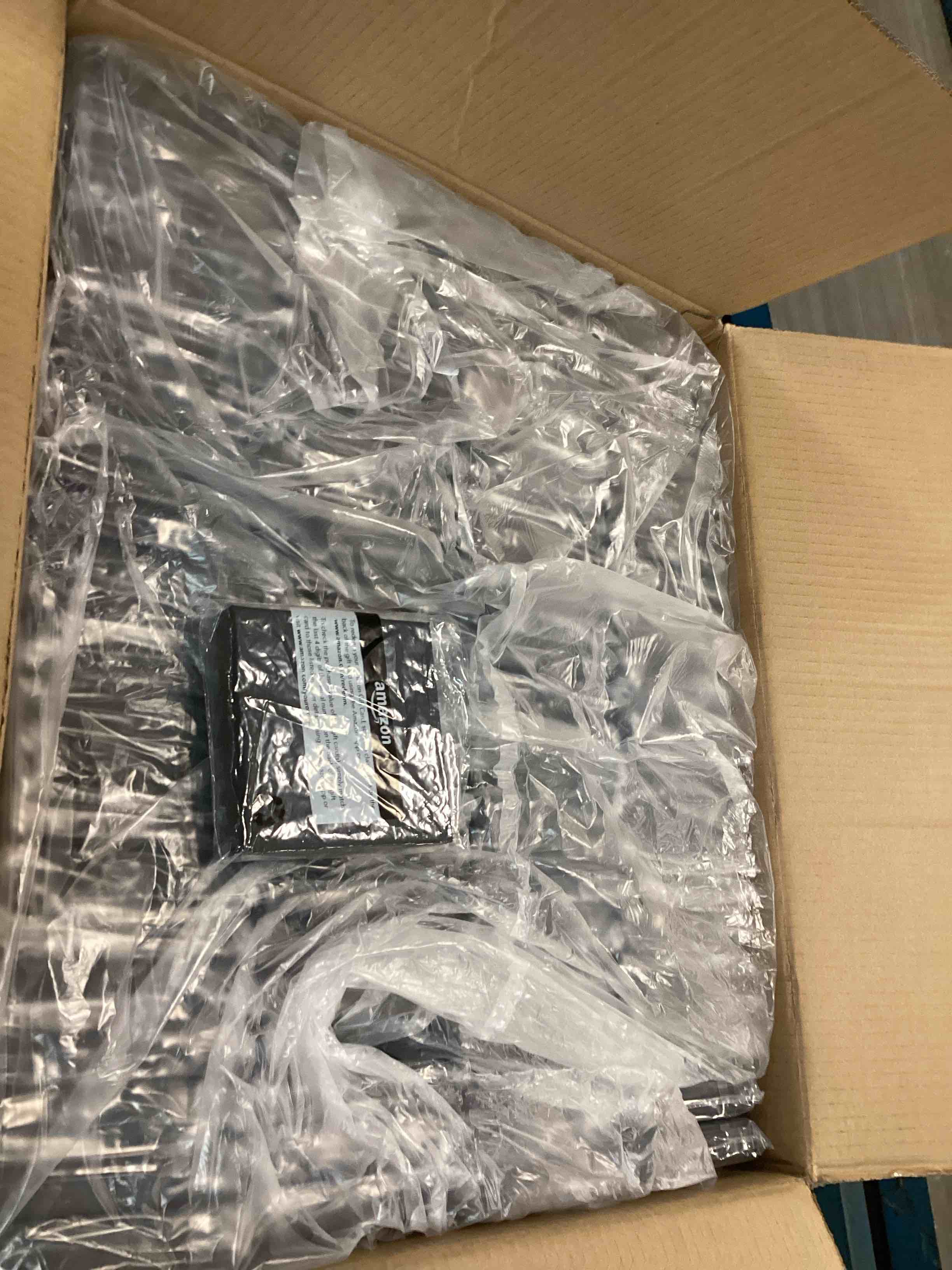 https://s3.amazonaws.com/lotting-images-prod/bidfta/PNK0483624_1730310794263.jpeg