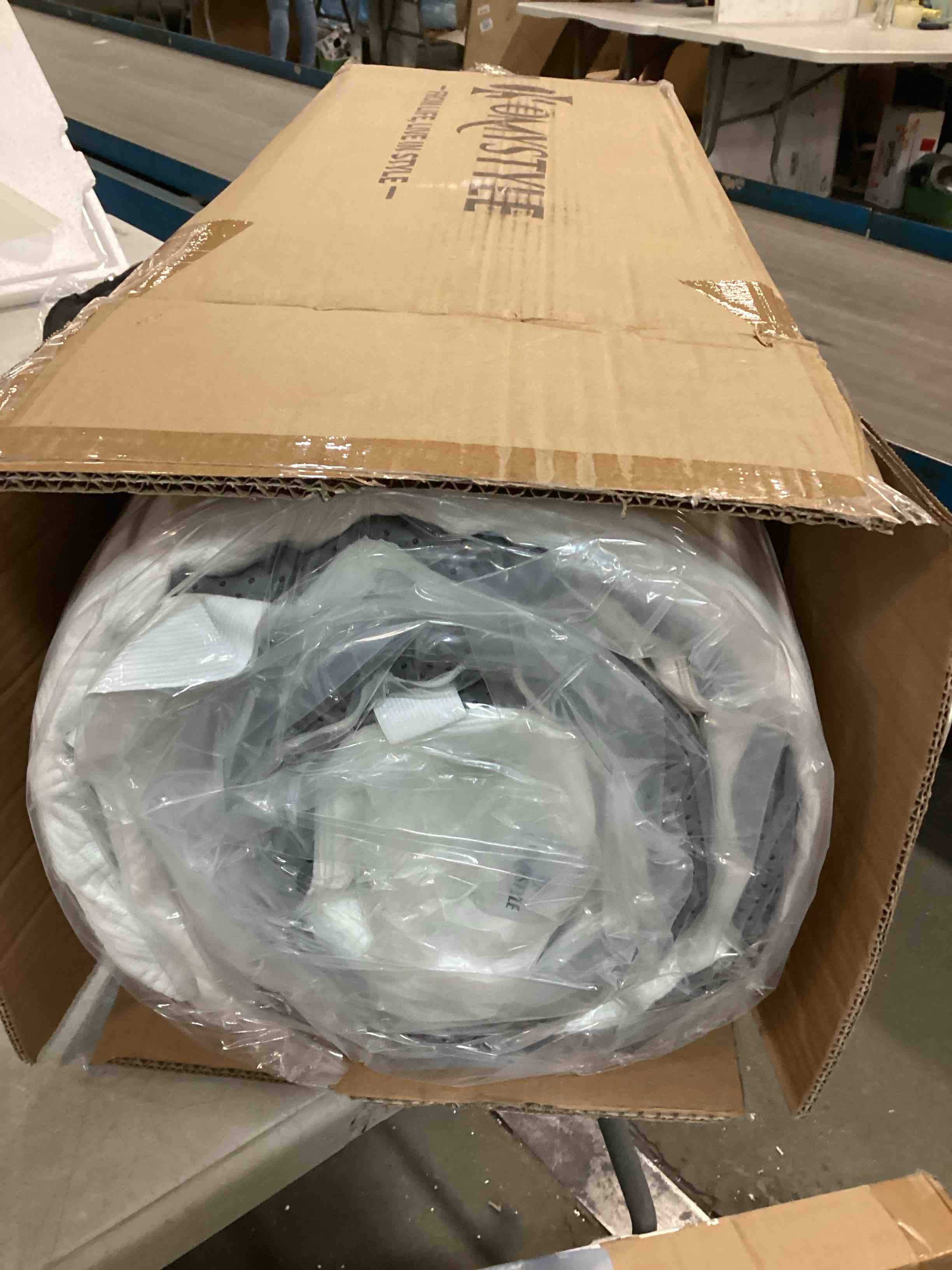 https://s3.amazonaws.com/lotting-images-prod/bidfta/PNK0483930_1730288141050.jpeg