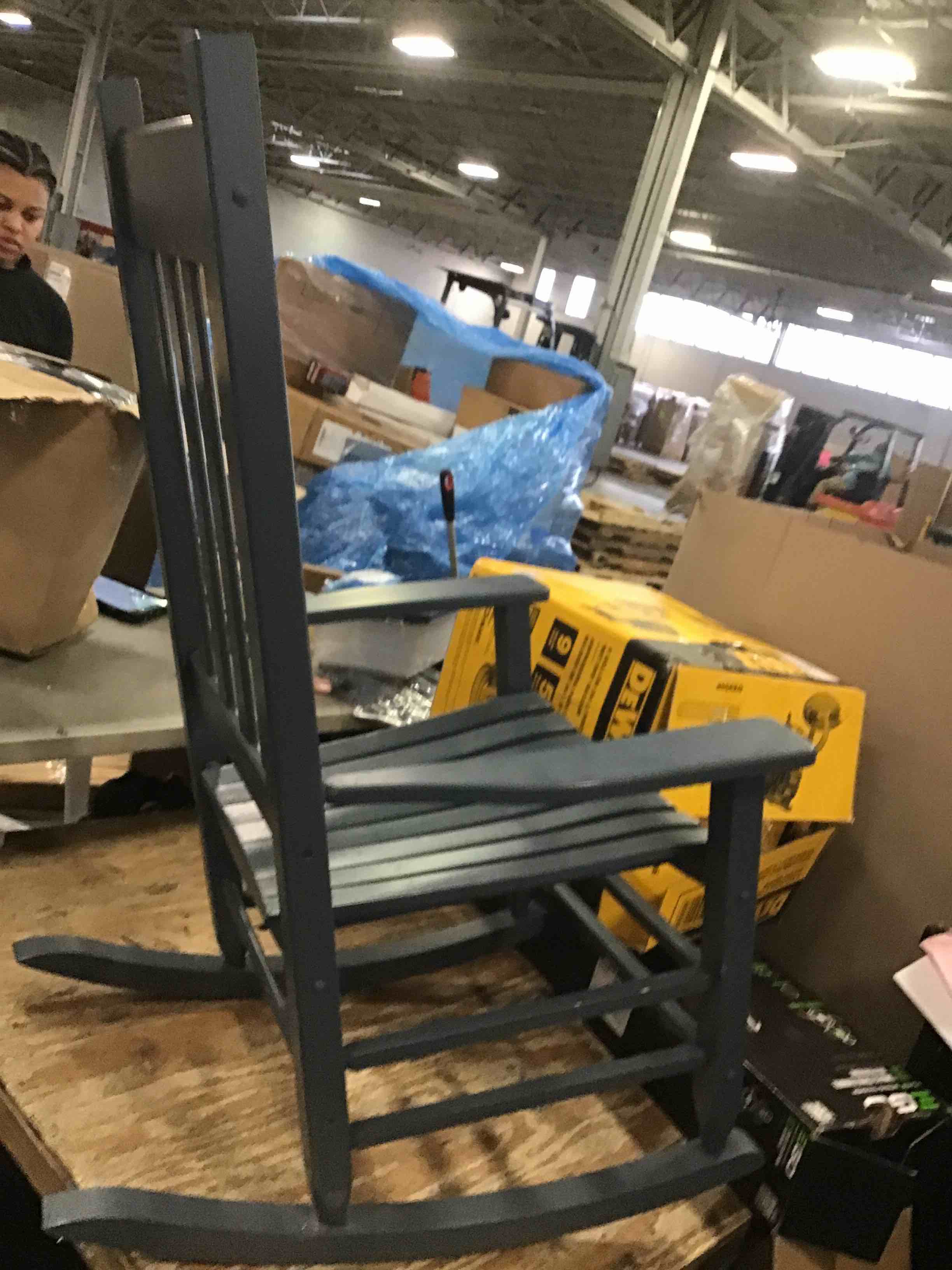 https://s3.amazonaws.com/lotting-images-prod/bidfta/PNK0484384_1730903543326.jpeg
