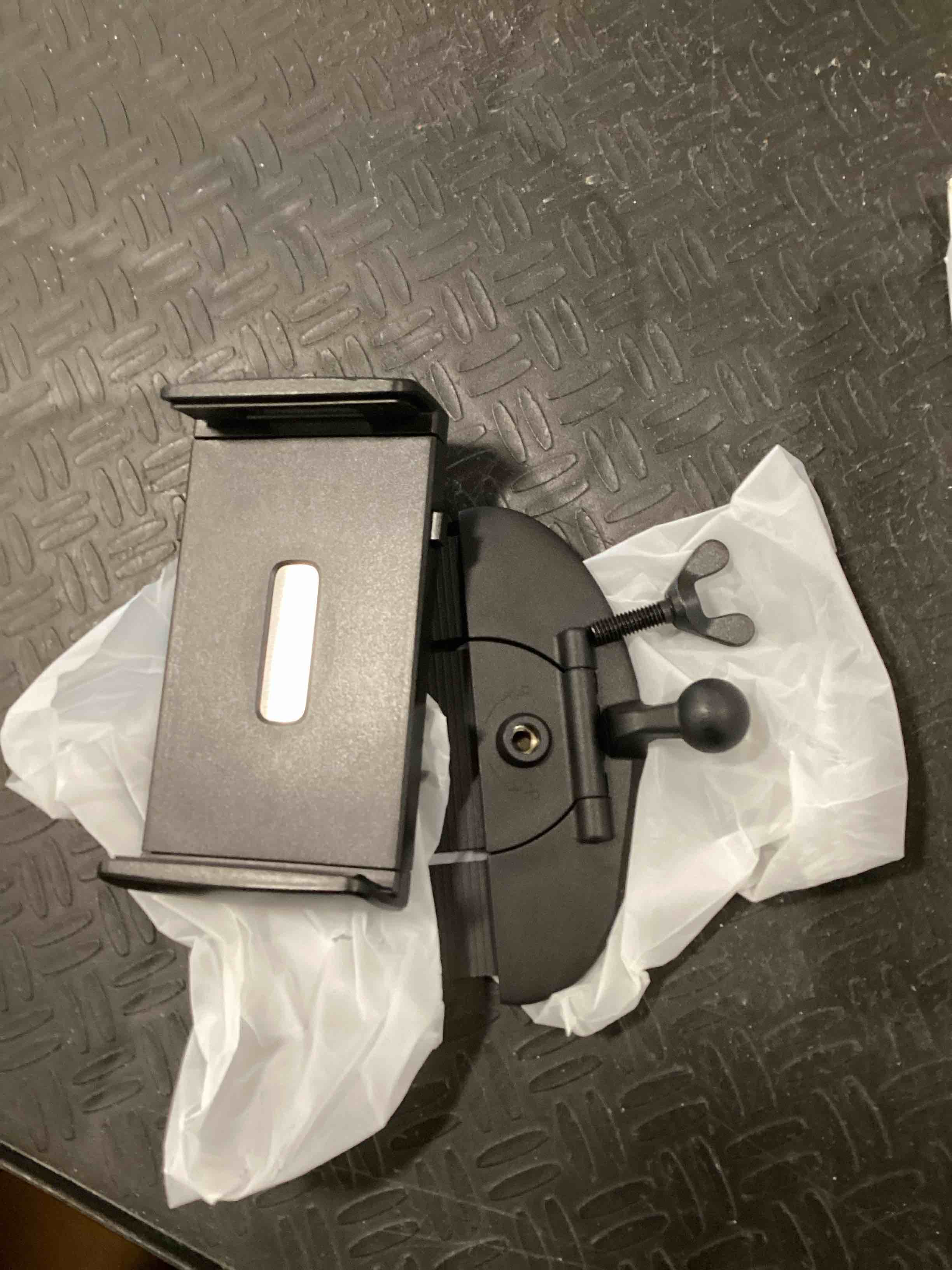 https://s3.amazonaws.com/lotting-images-prod/bidfta/PNK0484854_1730732327599.jpeg
