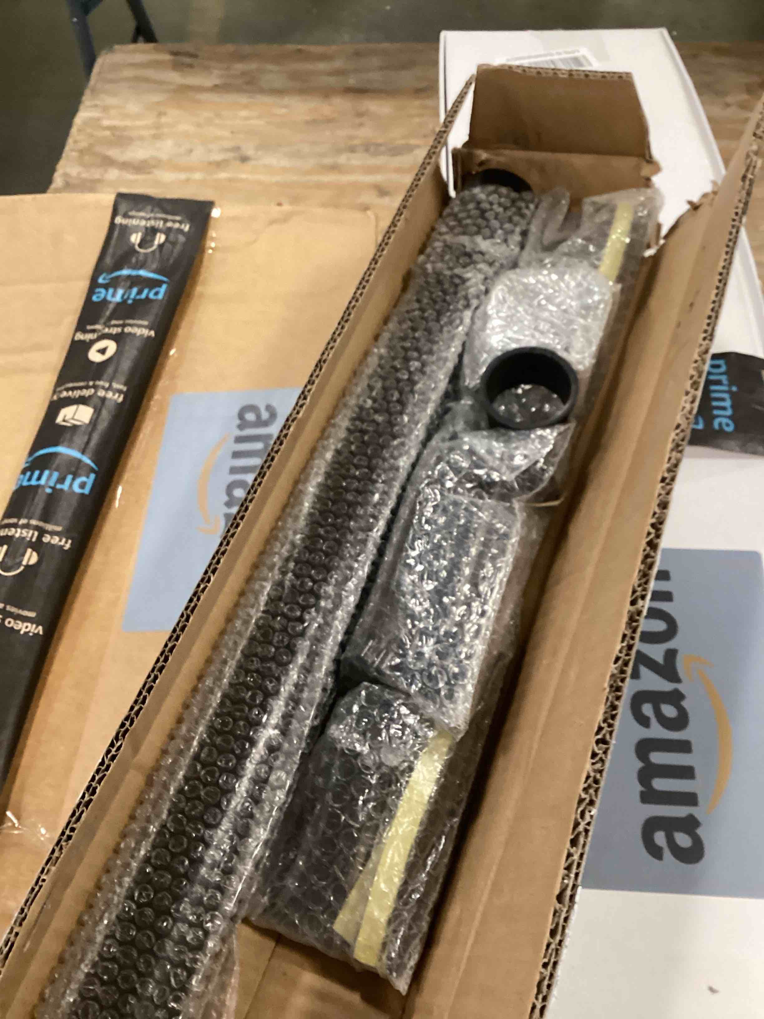 https://s3.amazonaws.com/lotting-images-prod/bidfta/PNK0485008_1730471948466.jpeg