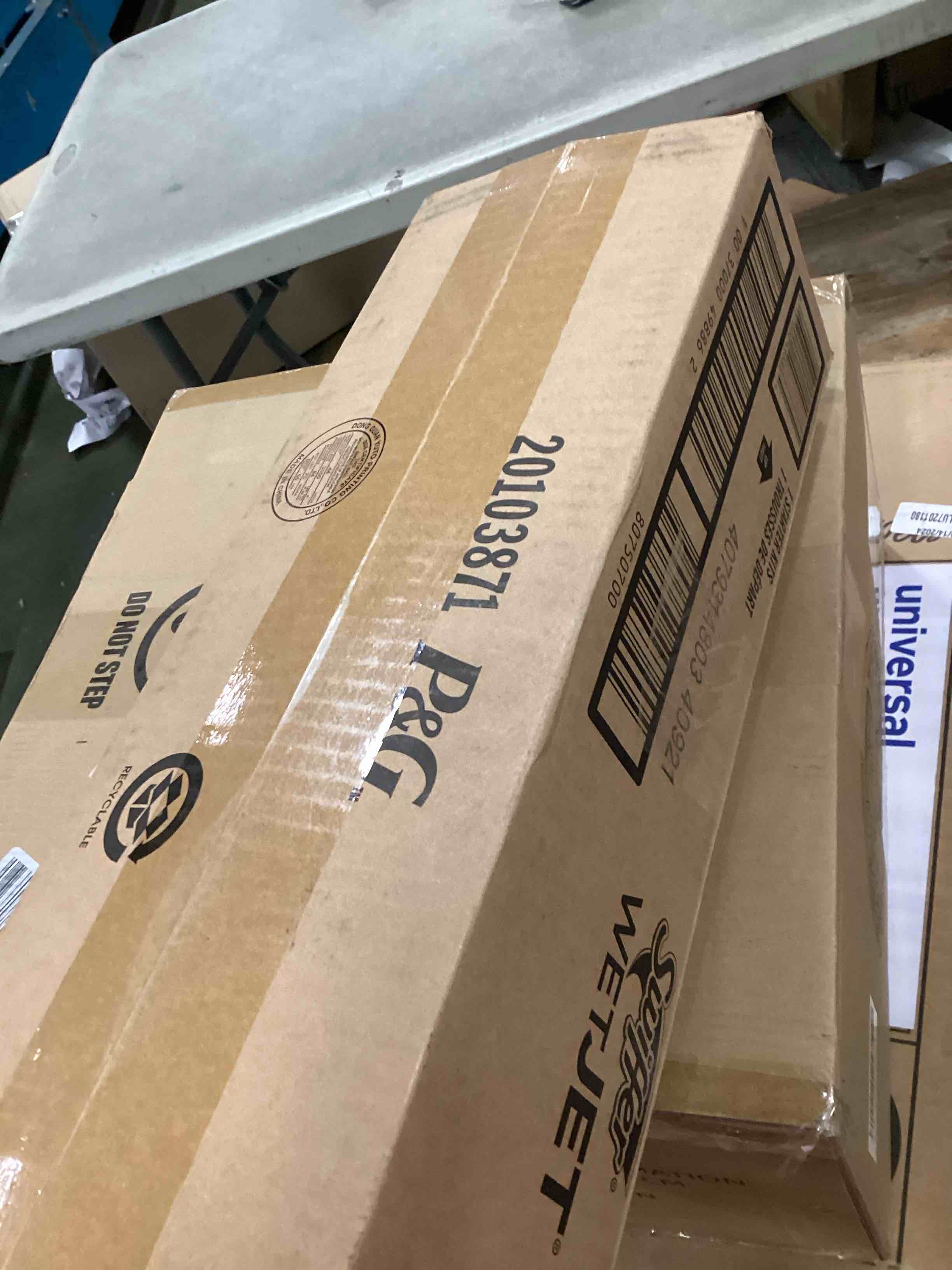 https://s3.amazonaws.com/lotting-images-prod/bidfta/PNK0485096_1730404971215.jpeg