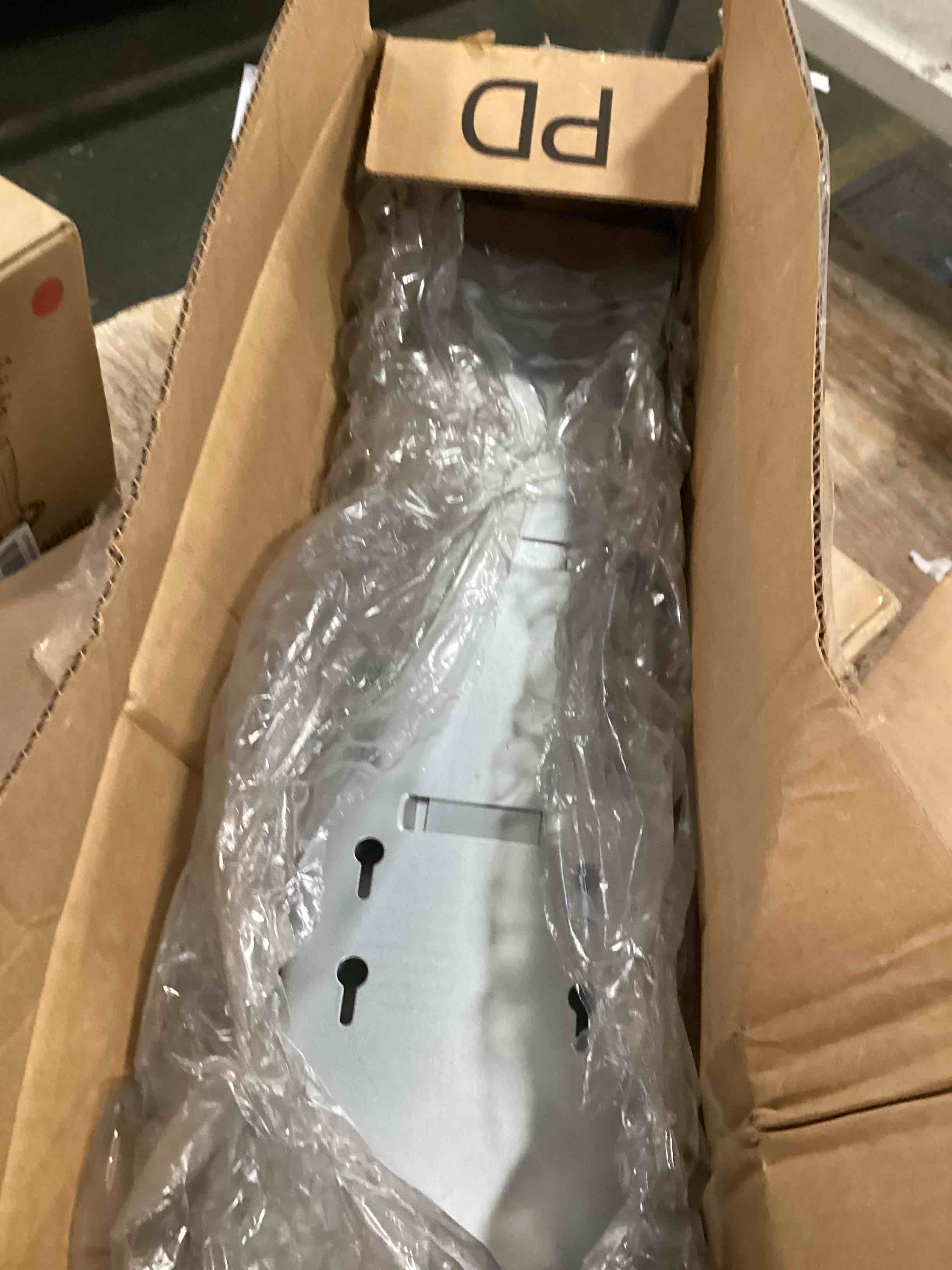 https://s3.amazonaws.com/lotting-images-prod/bidfta/PNK0485212_1730390745942.jpeg