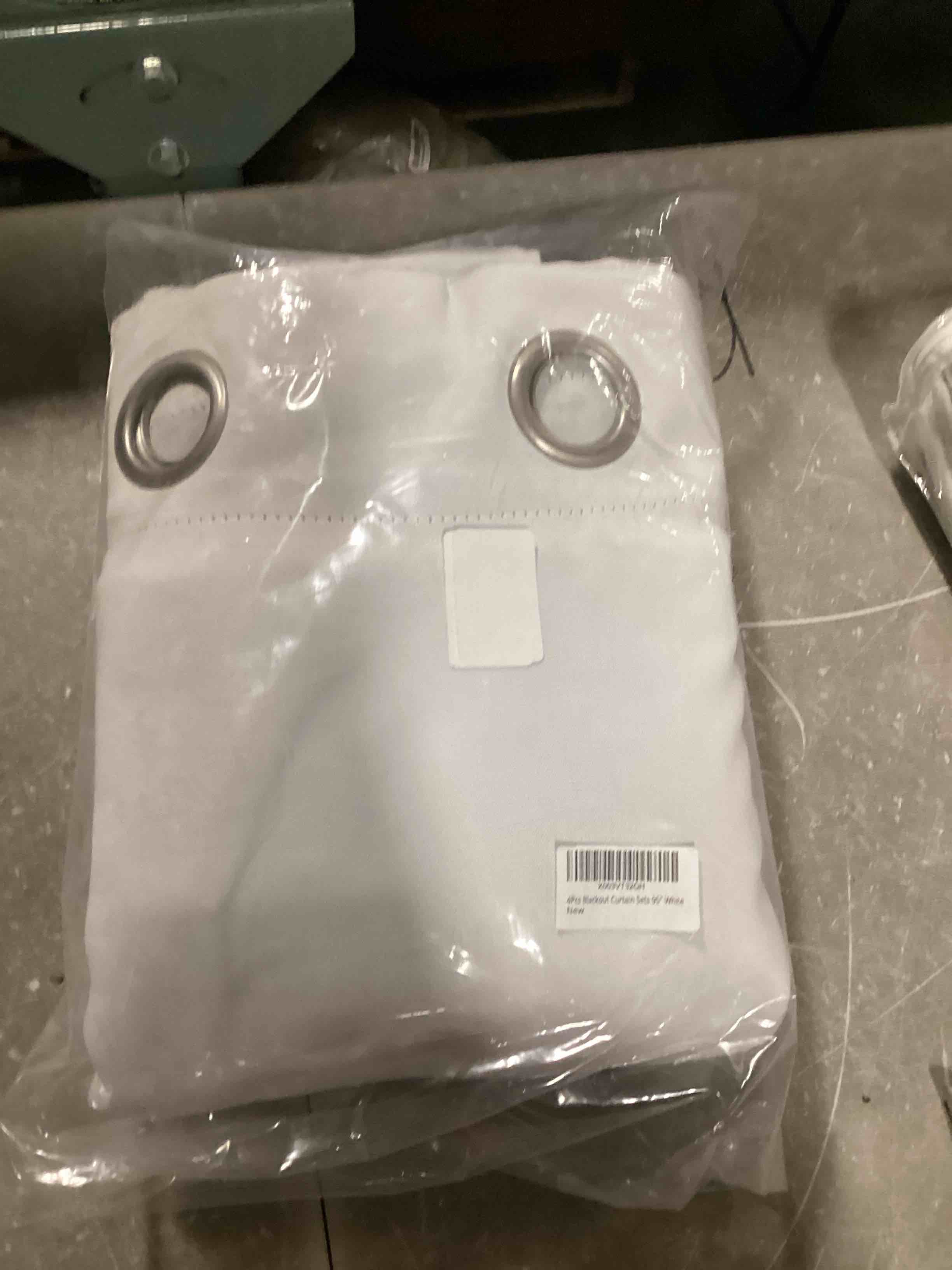 https://s3.amazonaws.com/lotting-images-prod/bidfta/PNK0486032_1730114074670.jpeg