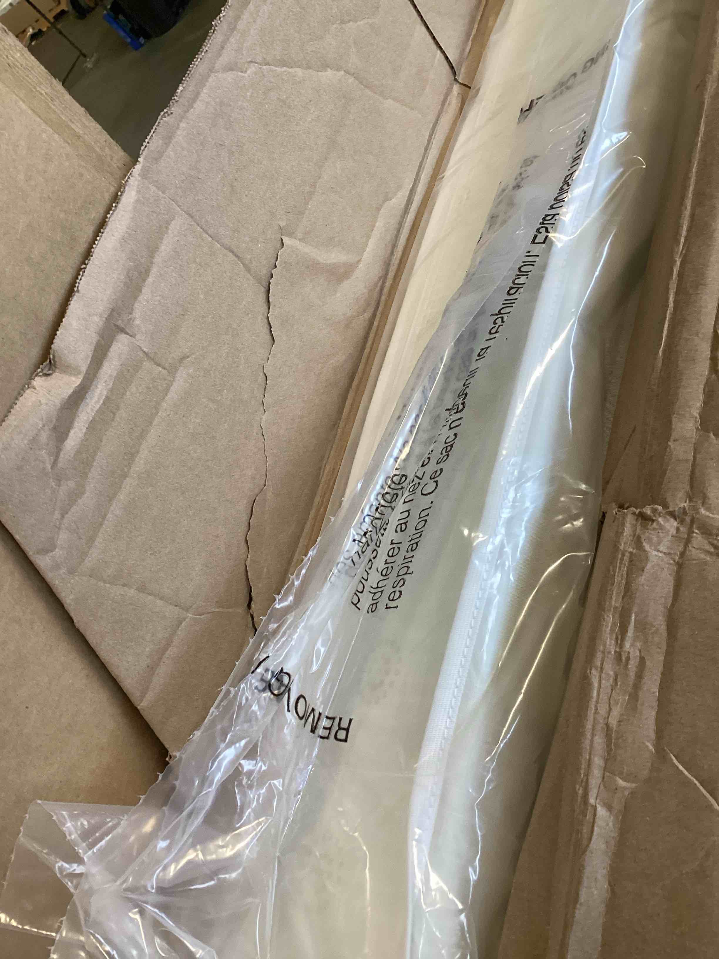 https://s3.amazonaws.com/lotting-images-prod/bidfta/PNK0486138_1730123084374.jpeg