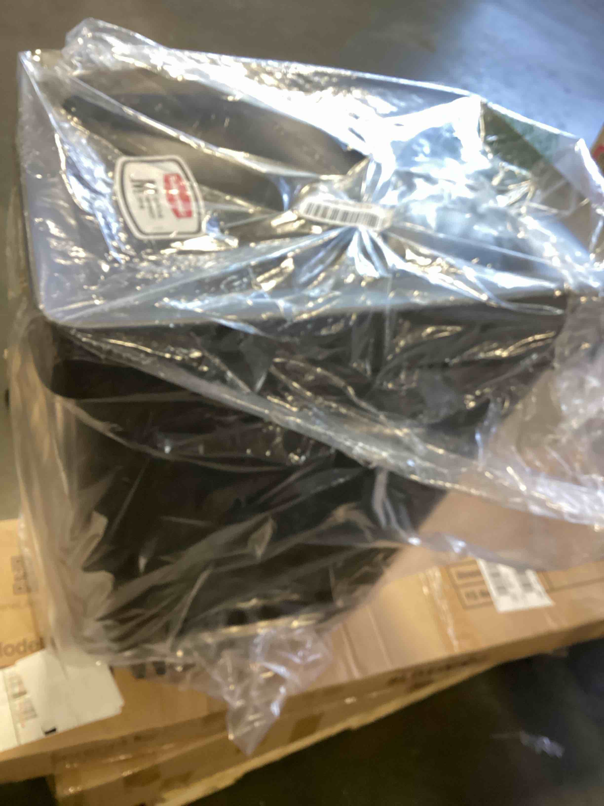 https://s3.amazonaws.com/lotting-images-prod/bidfta/PNK0486139_1730123253939.jpeg