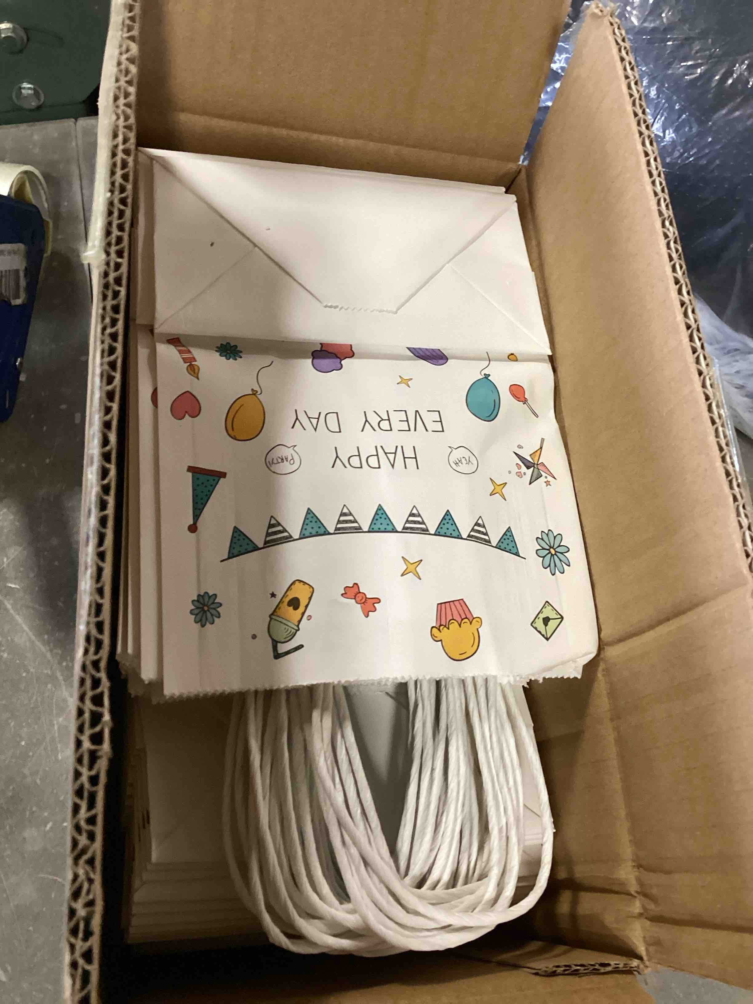 https://s3.amazonaws.com/lotting-images-prod/bidfta/PNK0486973_1730392606127.jpeg