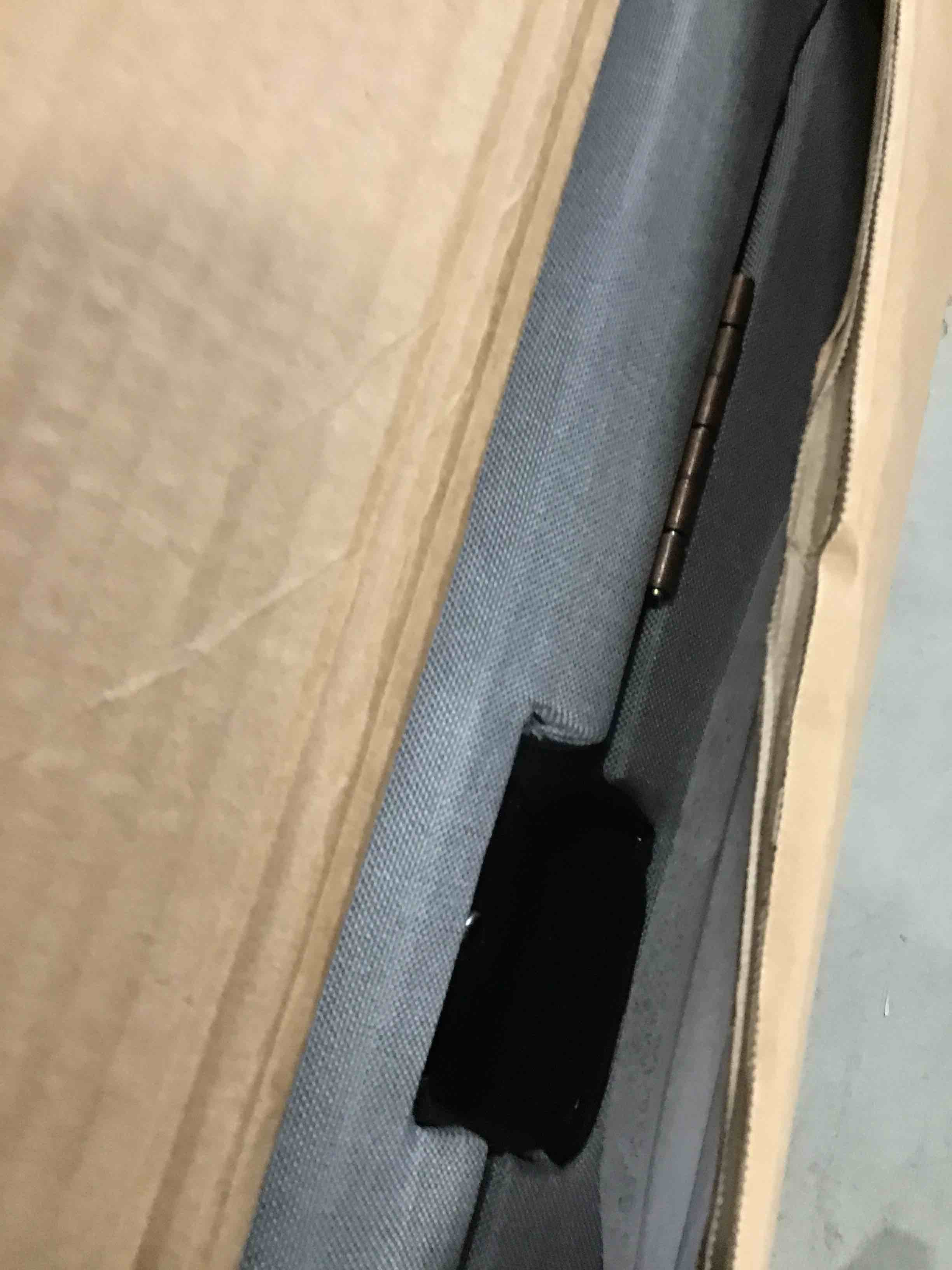 https://s3.amazonaws.com/lotting-images-prod/bidfta/PNK0488968_1730214429124.jpeg